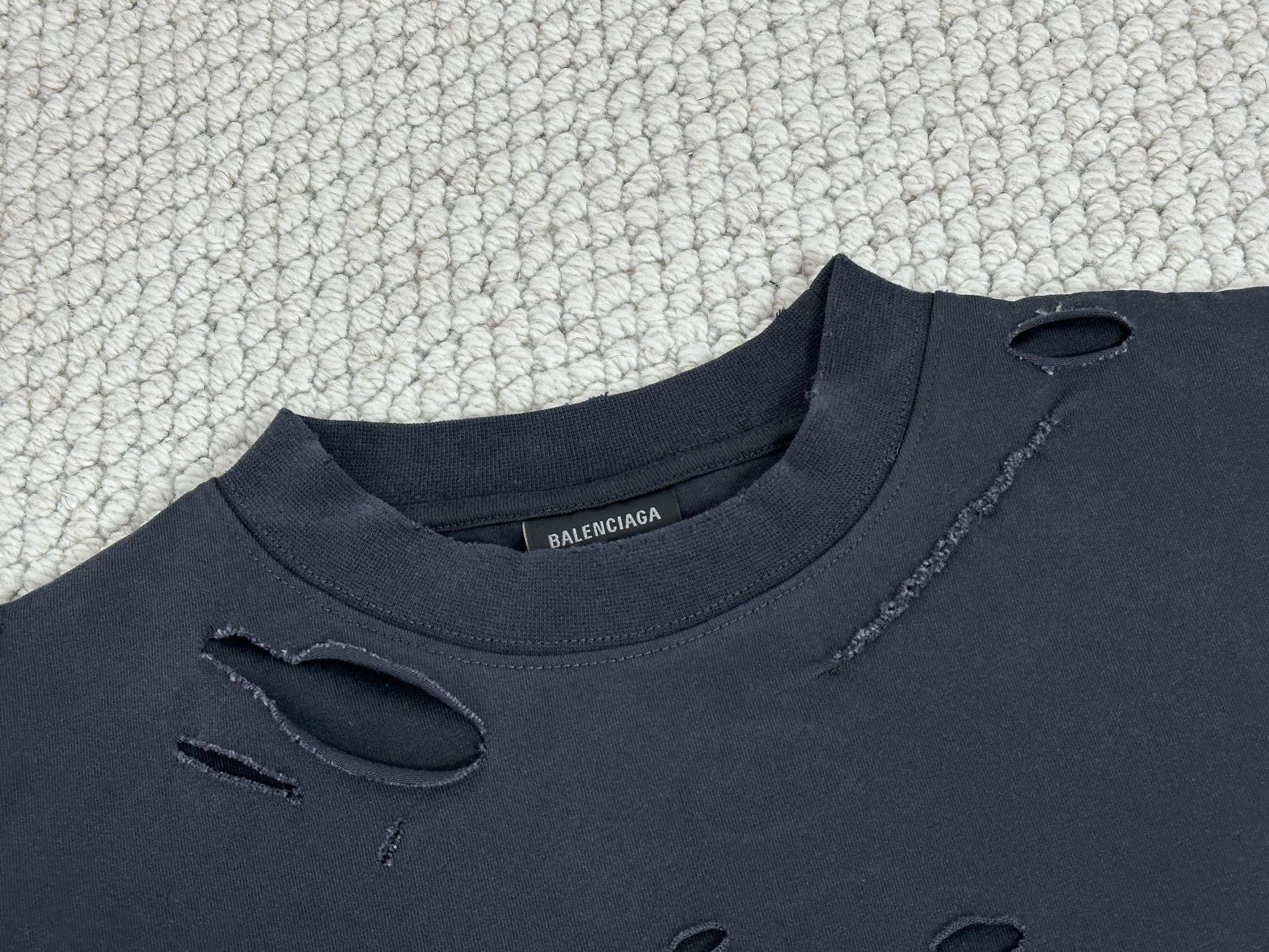 巴黎世家、XS- L,巴黎 / 3B 印花两层圆领长袖
面料:15S精棉平纹 / 230g
罗纹:3