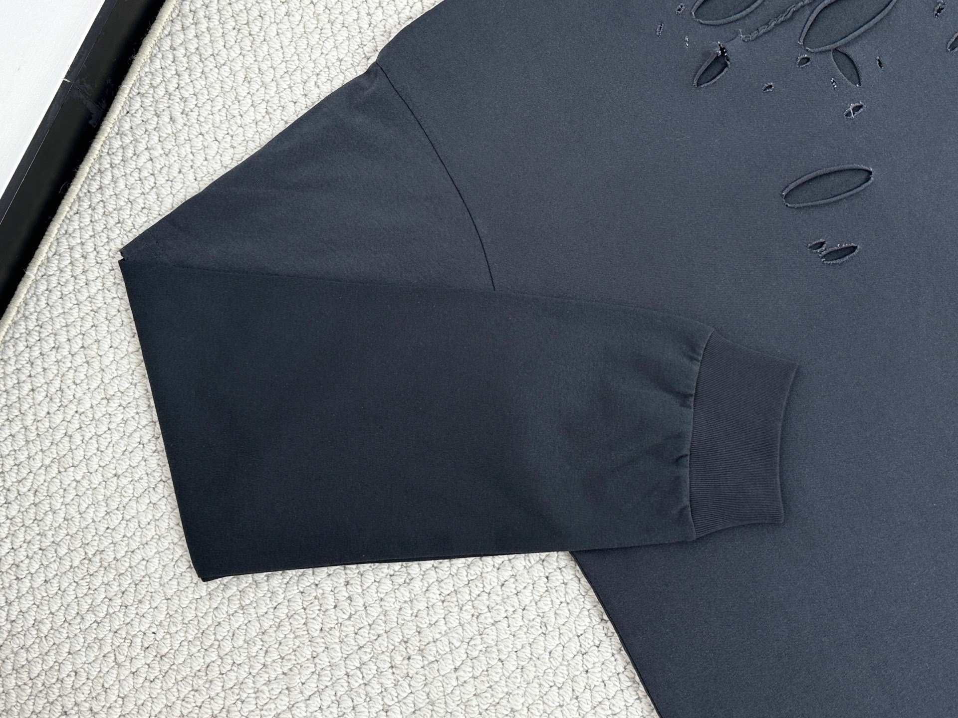 巴黎世家、XS- L,巴黎 / 3B 印花两层圆领长袖
面料:15S精棉平纹 / 230g
罗纹:3