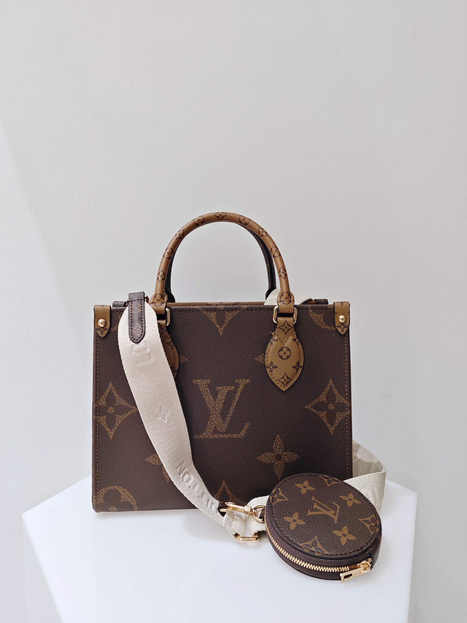 Louis Vuitton LV Onthego Tassen handtassen Monogram Reverse Canvas Fashion M46373