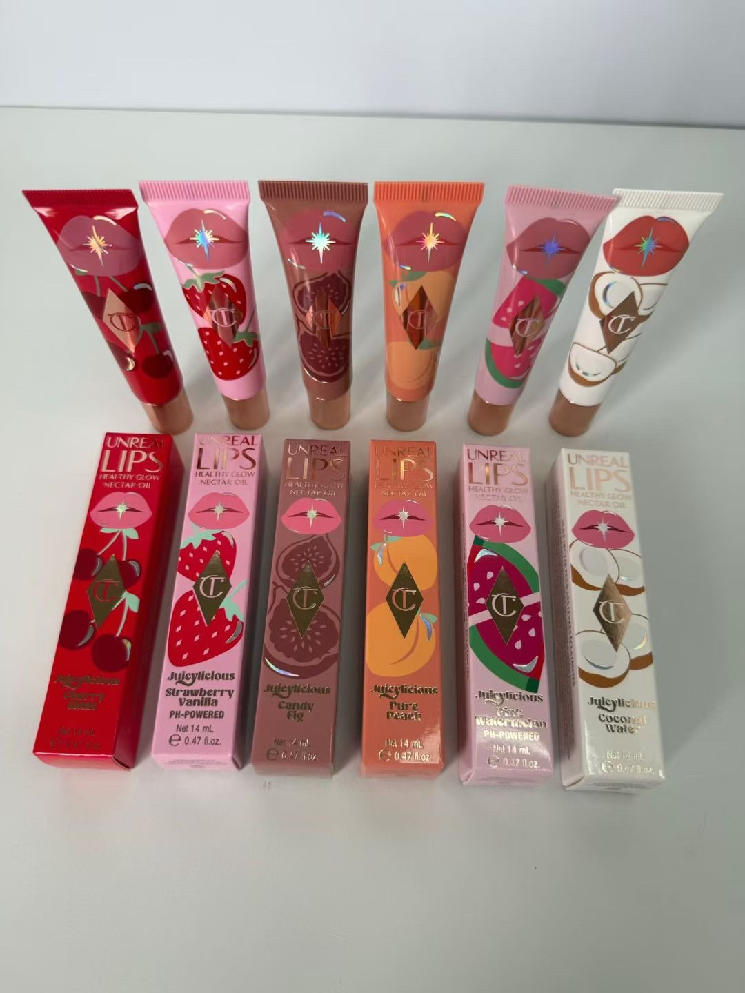 22 ¡Precio ajustado! (Nota en el pedido: brillo labial CT + tono) Brillo labial CT con esencia protectora, efecto espej…