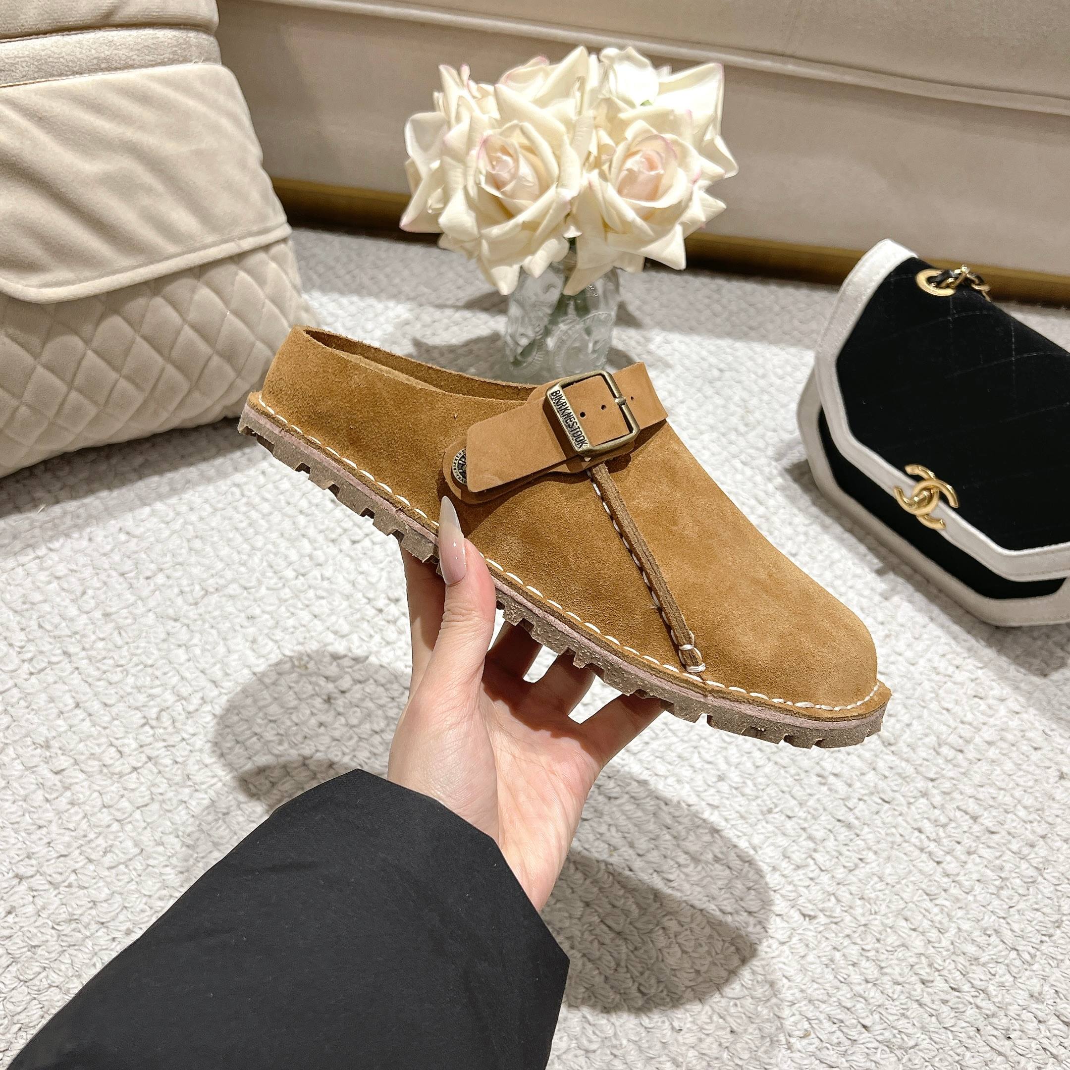 BIRKENSTOCK博肯，日本限定版，👍此款可以两穿👏❤懂的自然懂！
        高级牛猄反绒皮鞋面。牛猄反绒皮垫脚。真空电镀复古五金扣饰。木康发泡橡胶底，防滑耐磨！凸显性感美脚🦶，修腿显瘦，百搭之王✔️🉑🉐  共3个颜色❤
    栗色，女码    35-40码，厂P240👍
男码可订做40-45，男码加10元