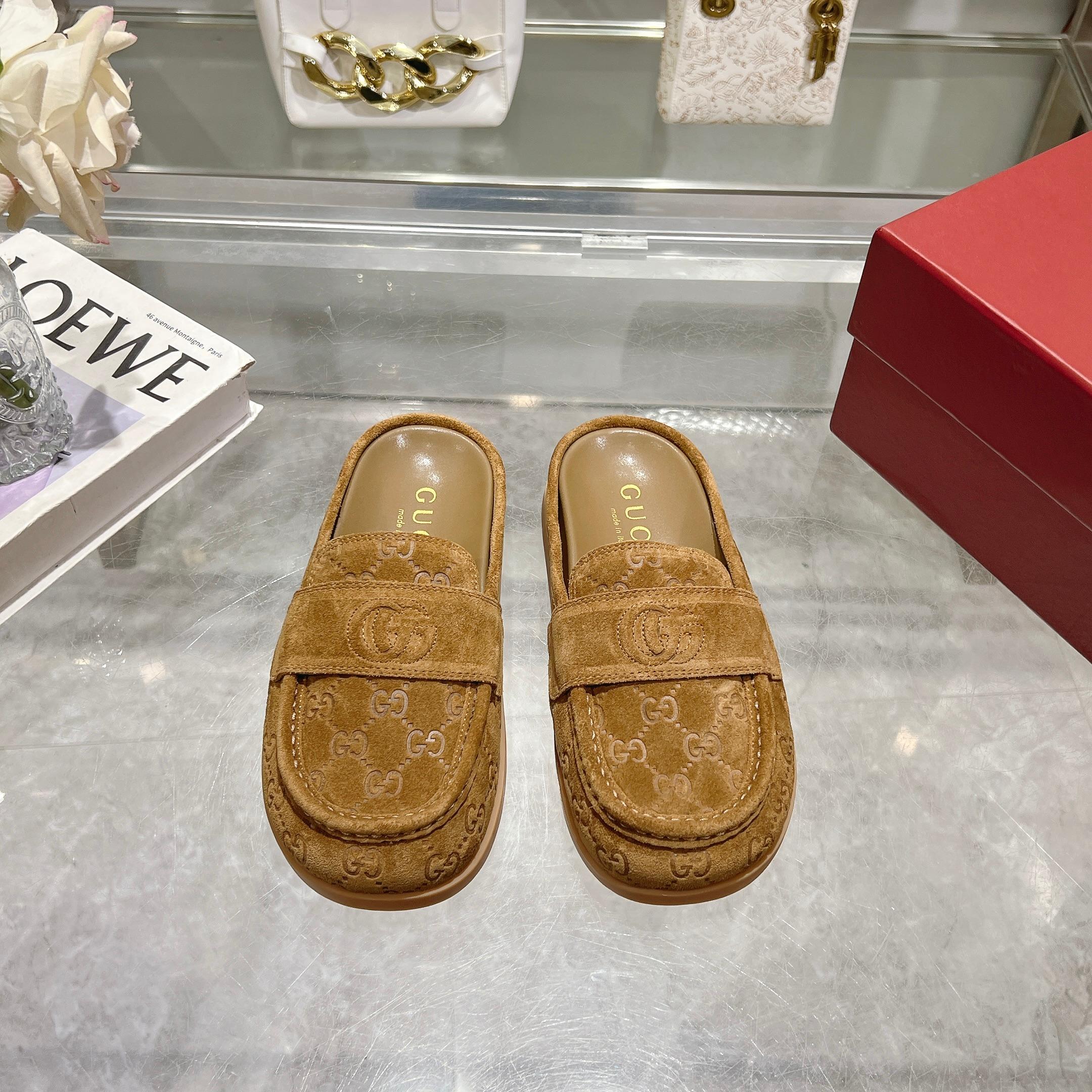 NO:227494,Gucci early spring hot Mules!  slippers!  Made of soft suede leather in Italy, the upper is imprinted with the brand's signature double G letters, the horizontal buckle is thorned with 