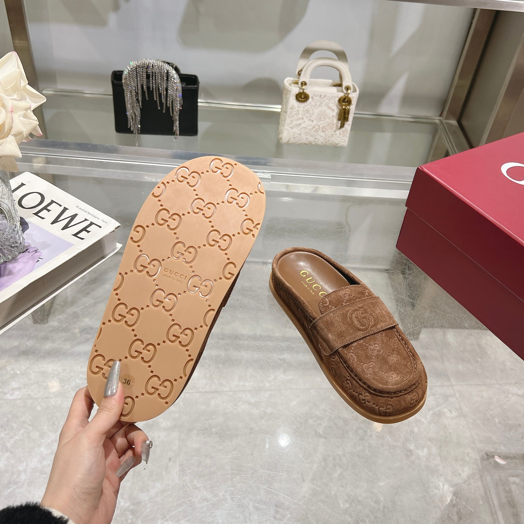 NO:233162,GG early spring hot Mules!  slippers!  Made of soft suede leather in Italy, the upper is imprinted with the brand's signature double G letters, and the horizontal buckle is thorned with 