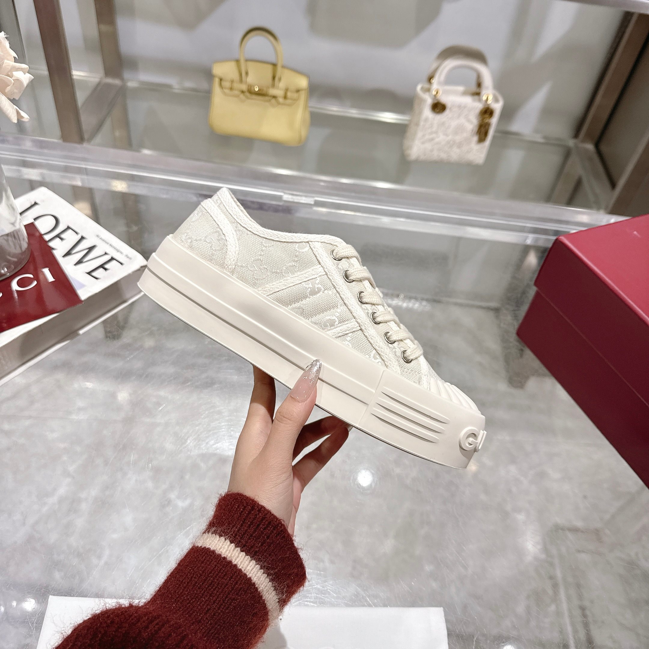 Gucci Women's White Canvas Sneakers Lace-up Comfort Fashion Shoes 6 a1743409445026 2652