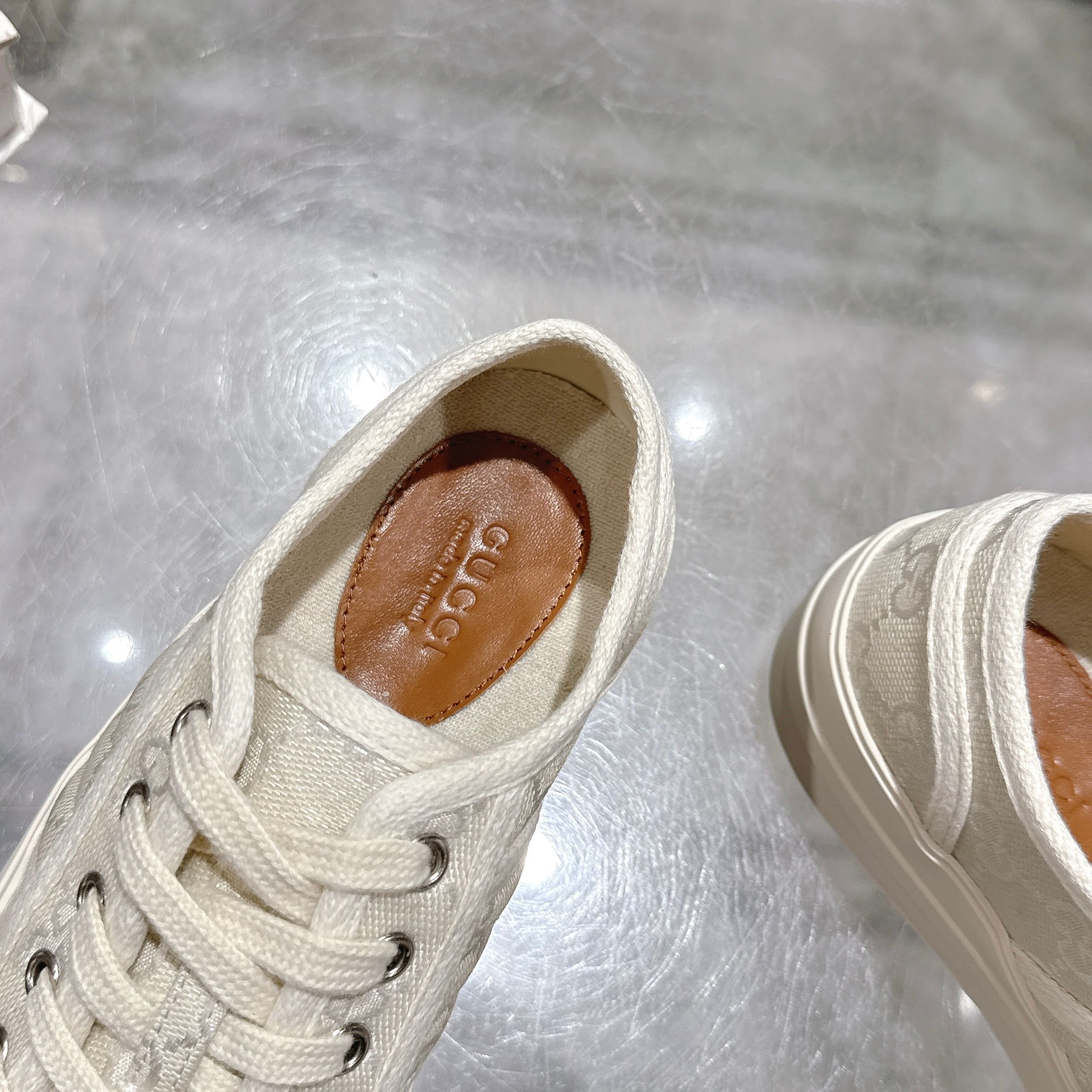 Gucci Women's White Canvas Sneakers Lace-up Comfort Fashion Shoes 9 a1743409446549 0435