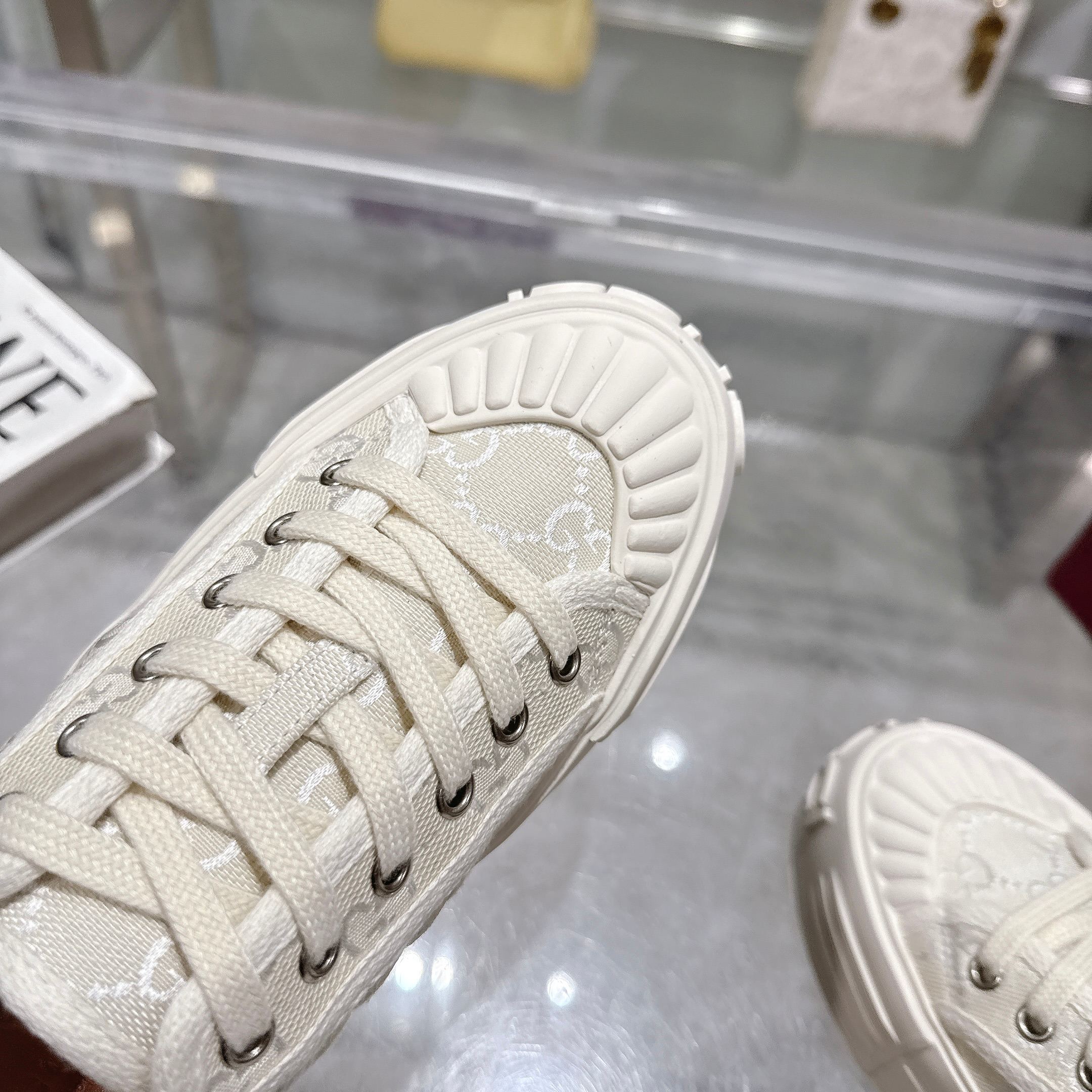 Gucci Women's White Canvas Sneakers Lace-up Comfort Fashion Shoes 10 a1743409446620 3253