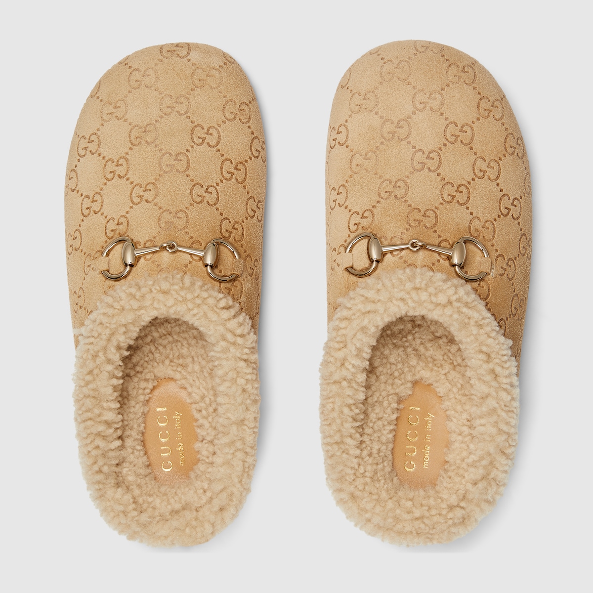 NO:577132,GG Muller wool slippers are made of high mercerized cow suede and are carefully crafted!  A new interpretation of the brand's classic elements from a modern perspective. The ultra-classic horsebit is ingeniously presented in light gold tones, all merino wool feet, wool-lined rubber non-slip soles. Women's size 35-40, embossed factory, half-slip fur shoes, slippers19860909GG穆勒羊毛拖鞋采用高丝光牛反绒面,精心打造！以现代视角烦新诠释品牌金典元素.超经典马衔扣以浅金色调匠心呈现,全部美丽奴羊毛垫脚、羊毛里橡胶防滑鞋底.女款35-40码,压花款厂,半拖毛毛鞋,slippers,Women's Shoes