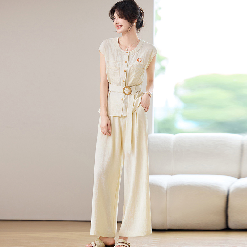 Hermes 2025 Two-Piece Set: Elegant Style, Comfortable Fit, Embroidered Logo Detail 2 windows1752328024896 1347498924 1917819220