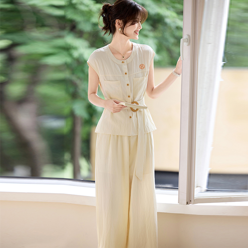 Hermes 2025 Two-Piece Set: Elegant Style, Comfortable Fit, Embroidered Logo Detail 4 windows1752328024896 13474989241102620662