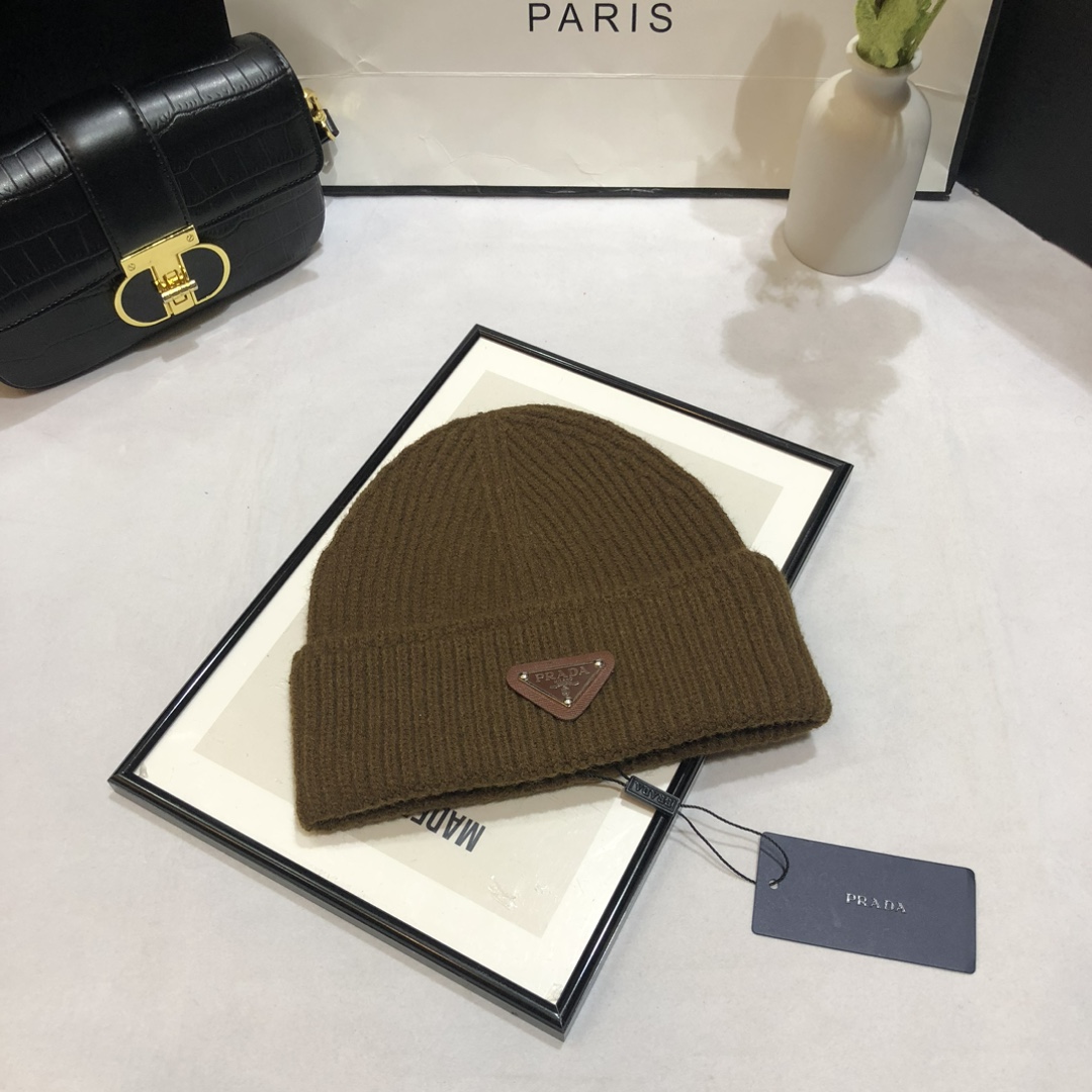 NO:216409,Special offer with dust bag. [PRADA] New autumn and winter triangle standard men and women knitted wool hat, plus velvet material, very versatile hat, fisherman hat, baseball hat, knit hat, hat, prada, prada, espadrilles, hats19860909特价配防尘袋.【PRADA普拉达】秋冬新款三角标男女款针织毛线帽,加绒材质,非常百搭帽子渔夫帽棒球帽针织帽,帽子,prada,prada,espadrilles,hats,hat