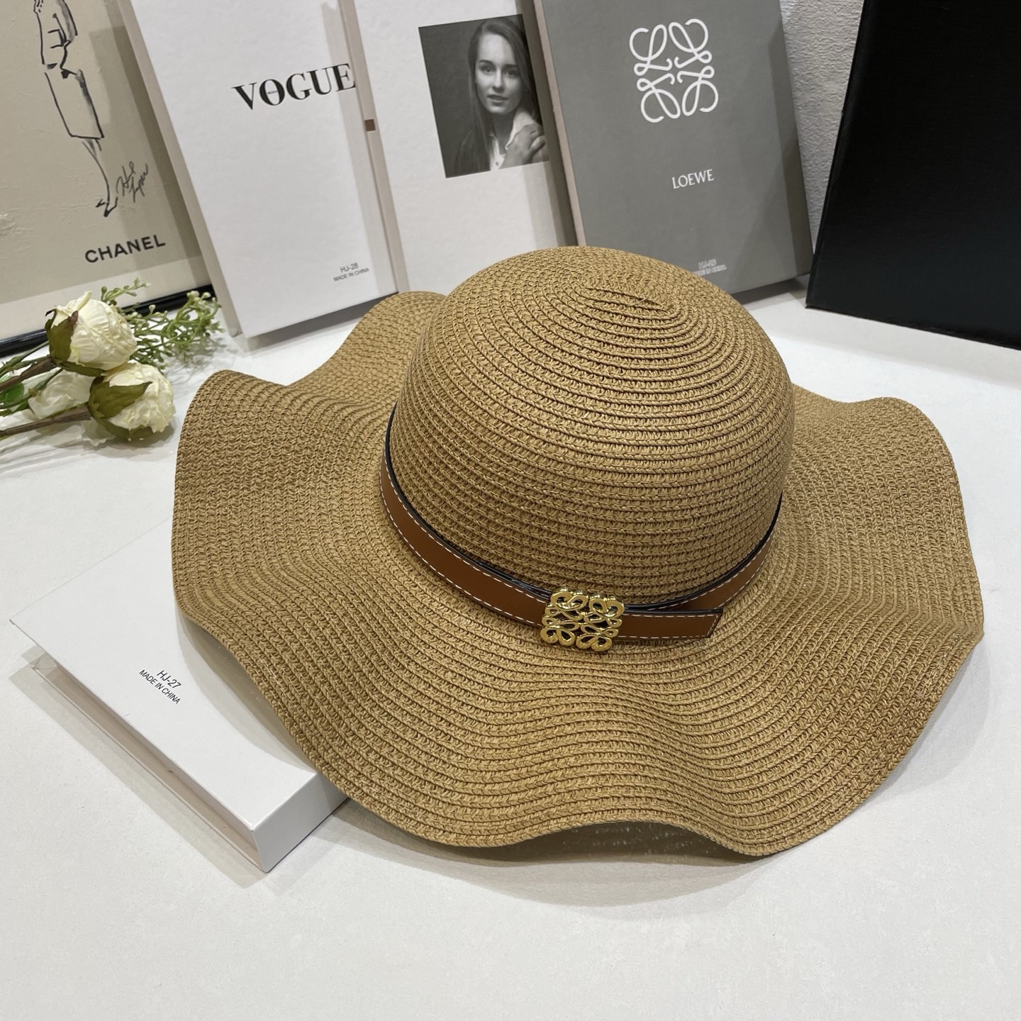 NO:347546,Special offer with dust bag [LOEWE] 2025 new ruffled belt large-rimmed top hat basin hat straw hat, must-have for the street, adjustable rope hat straw hat fisherman hat baseball hat, hat, loewe, loewe, espadrilles, hats特价配防尘袋【LOEWE罗意威】2025新款荷叶边皮带款大沿礼帽盆帽草帽,出街必备超好搭配,有调节绳帽子草帽渔夫帽棒球帽,帽子,loewe,loewe,espadrilles,hats,hat