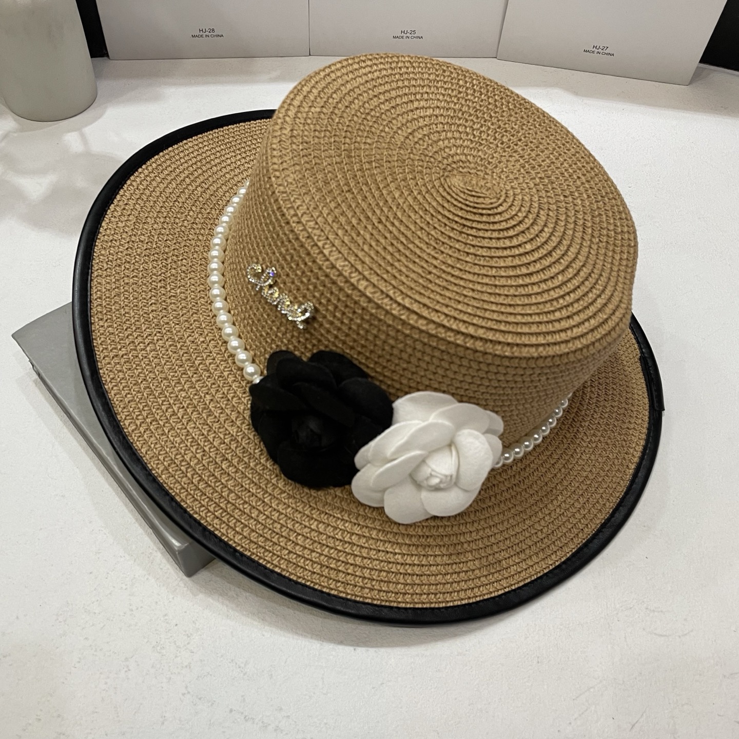 NO:347649,Special offer with dust bag [CHANEL Chanel] 2025 new small fragrance style top hat flat top hat, a must-have match when going out, adjustable rope hat, straw hat, fisherman hat, baseball hat, hat, chanel, chanel, espadrilles, hats特价配防尘袋【CHANEL香奈儿】2025新款小香风大沿礼帽平顶草帽,出街必备超好搭配,有调节绳帽子草帽渔夫帽棒球帽,帽子,chanel,chanel,espadrilles,hats,hat