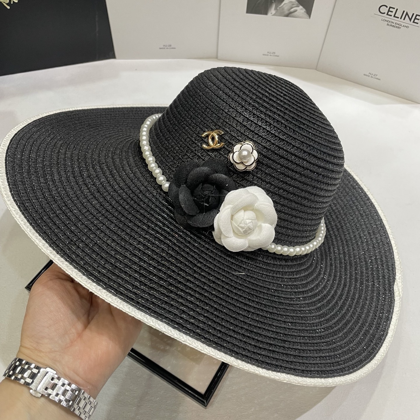 💛配防尘袋【CHANEL香奈儿】2025新款草编大牌珍珠沙滩帽草帽，度假休闲必备，优雅大方的一款