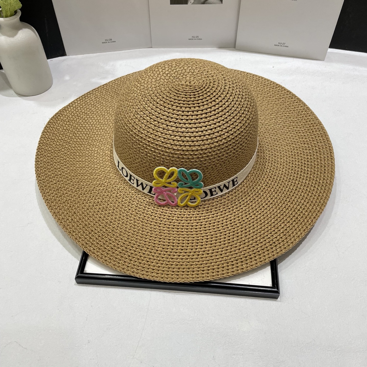 💛配防尘袋【LOEWE罗意威】2025新款草编大牌织带沙滩帽草帽，度假休闲必备，优雅大方的一款
