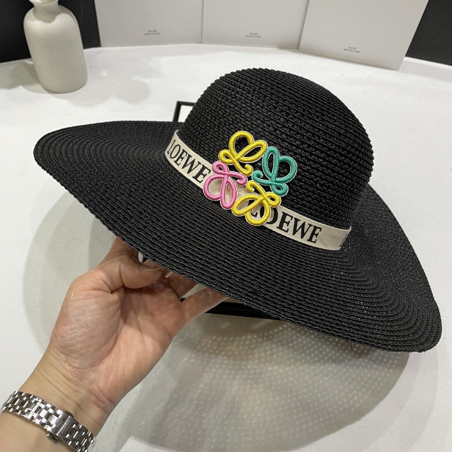 💛配防尘袋【LOEWE罗意威】2025新款草编大牌织带沙滩帽草帽，度假休闲必备，优雅大方的一款