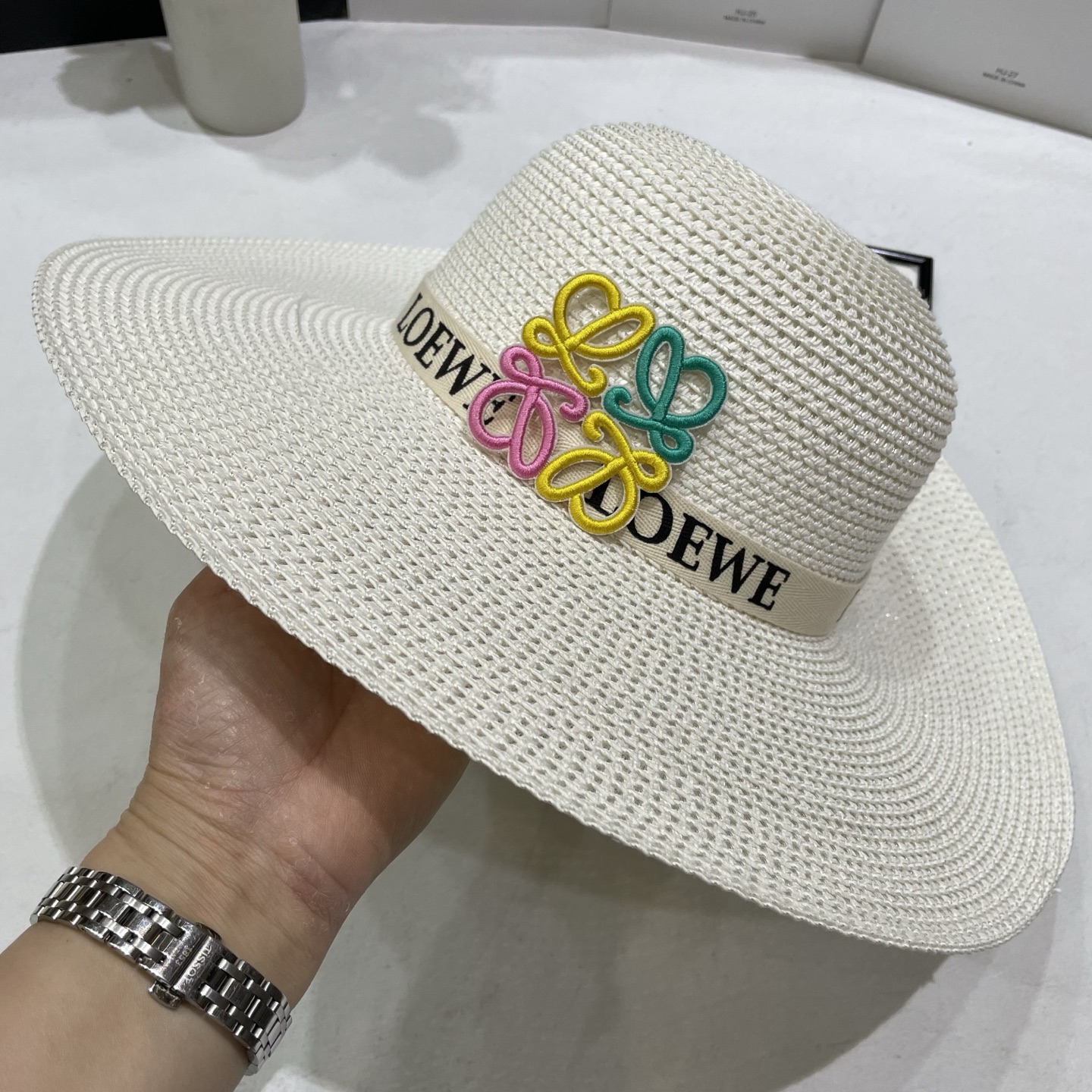 💛配防尘袋【LOEWE罗意威】2025新款草编大牌织带沙滩帽草帽，度假休闲必备，优雅大方的一款