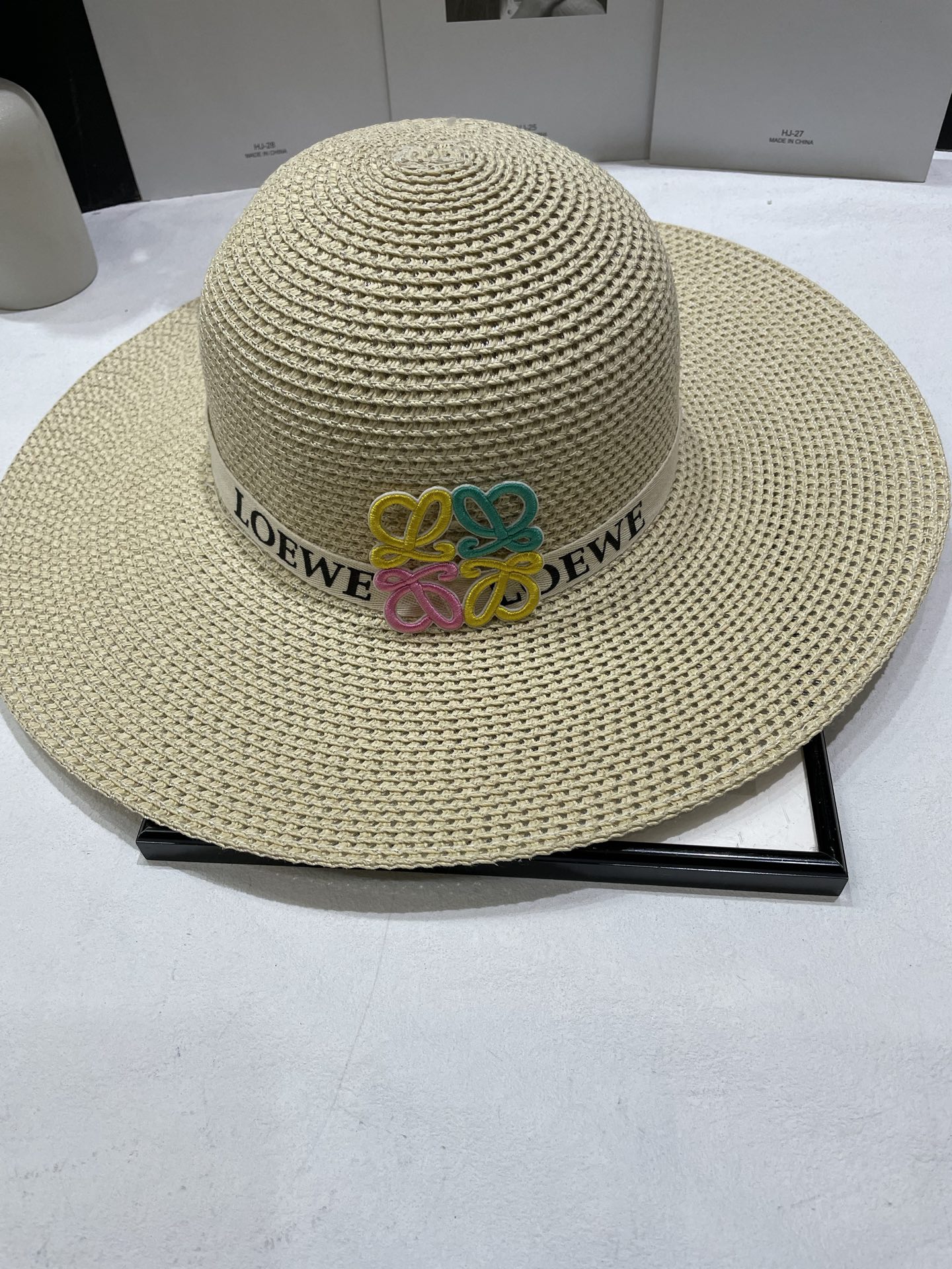 💛配防尘袋【LOEWE罗意威】2025新款草编大牌织带沙滩帽草帽，度假休闲必备，优雅大方的一款