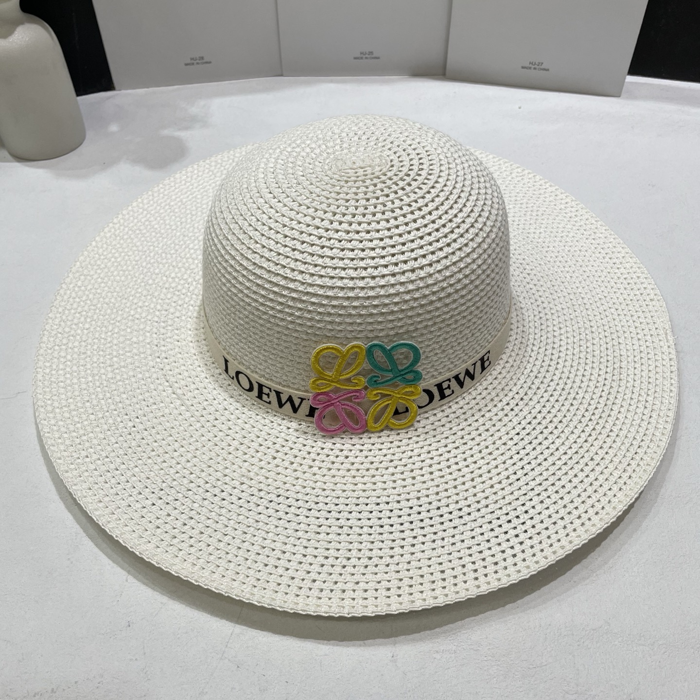 💛配防尘袋【LOEWE罗意威】2025新款草编大牌织带沙滩帽草帽，度假休闲必备，优雅大方的一款