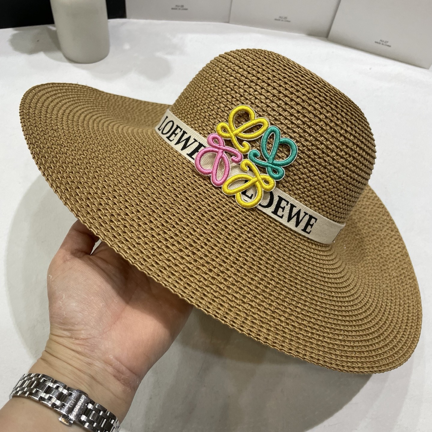 💛配防尘袋【LOEWE罗意威】2025新款草编大牌织带沙滩帽草帽，度假休闲必备，优雅大方的一款