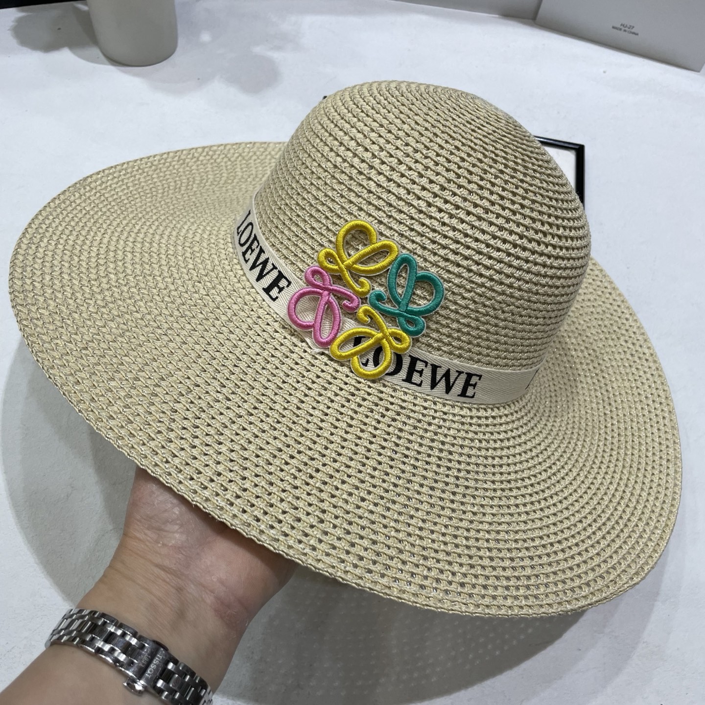 💛配防尘袋【LOEWE罗意威】2025新款草编大牌织带沙滩帽草帽，度假休闲必备，优雅大方的一款