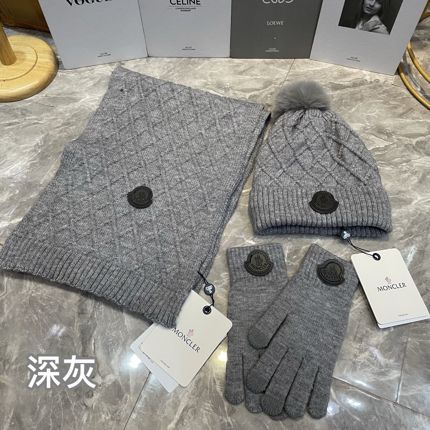 NO:602092,Mouth hat, gloves and scarf three-piece suit, suit, Moncler, gloves, hats19860909蒙口帽子手套围巾三件套套装,套装,Moncler,gloves,hats,accessory