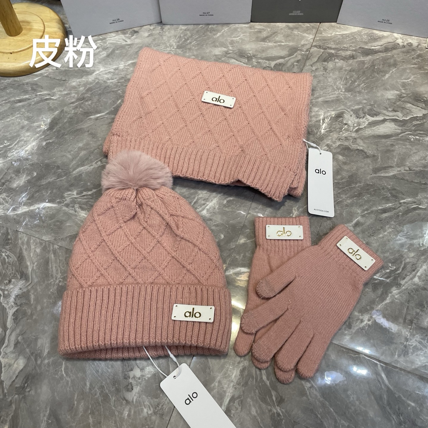 NO:602088,alo hat, gloves, scarf three-piece suit, suit, gloves, hats19860909alo帽子手套围巾三件套套装,套装,gloves,hats,accessory