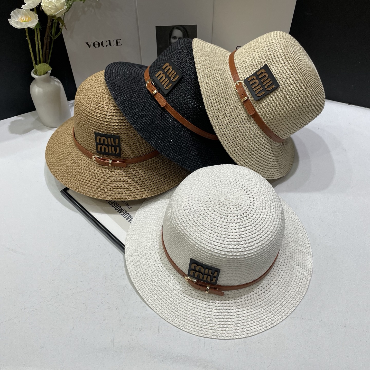 NO:897038,Special price with dust bag. [MIUMIU Miu Miu] 2026 new dome dense woven basin hat straw hat, sun protection and easy to match, a single item for street travel, straw hat, fisherman hat, baseball cap, hat, miumiu, espadrilles, hats19860909特价配防尘袋.【MIUMIU缪缪】2026新款圆顶密织盆帽草帽,遮阳又好搭,出街旅行单品帽子草帽渔夫帽棒球帽,帽子,miumiu,espadrilles,hats,hat