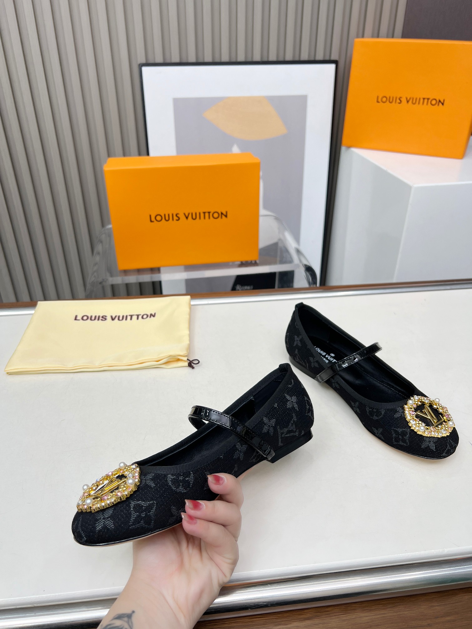 Louis Vuitton 2025 Spring/Summer Black Monogram Embellished Ballerina Flats 7 a1741159285815 7174