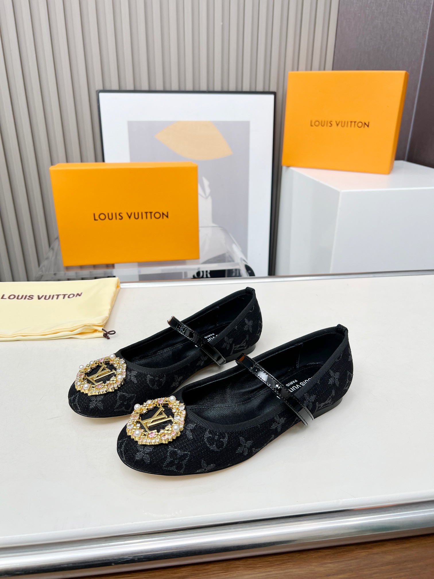 Louis Vuitton 2025 Spring/Summer Black Monogram Embellished Ballerina Flats 5 a1741159285816 3587