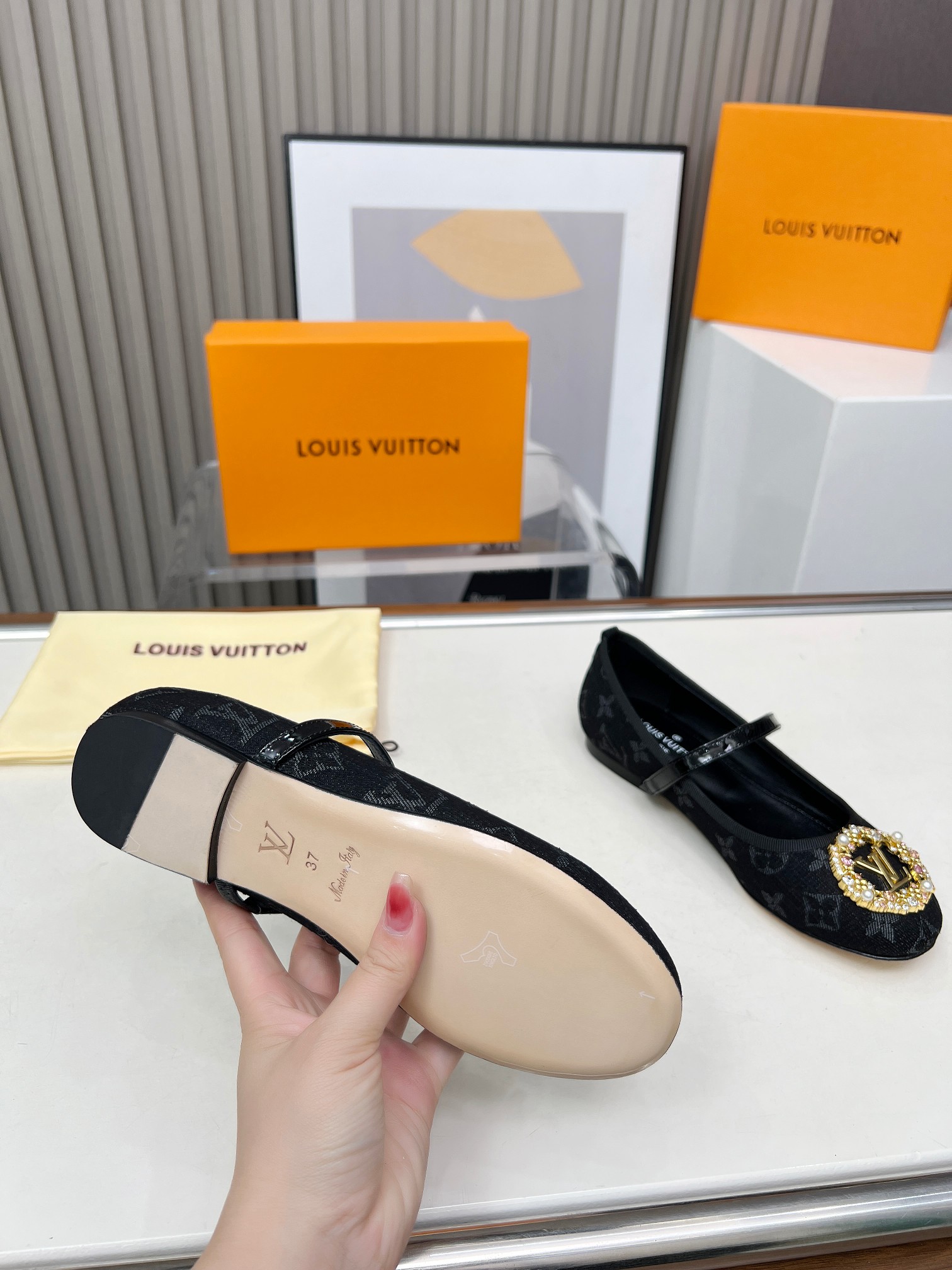 Louis Vuitton 2025 Spring/Summer Black Monogram Embellished Ballerina Flats 10 a1741159286807 3341