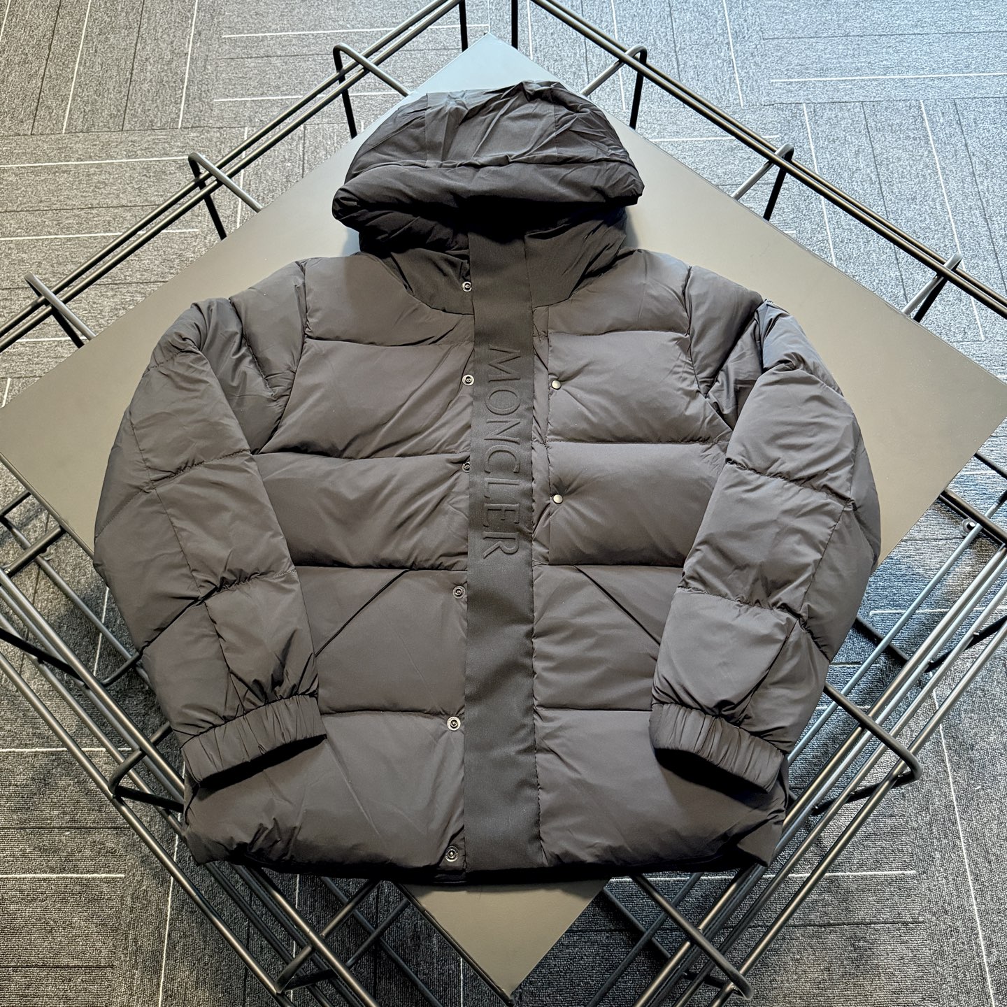 Madeira蒙口黒标短款羽绒服|軽量で暖かい機能性デザイン