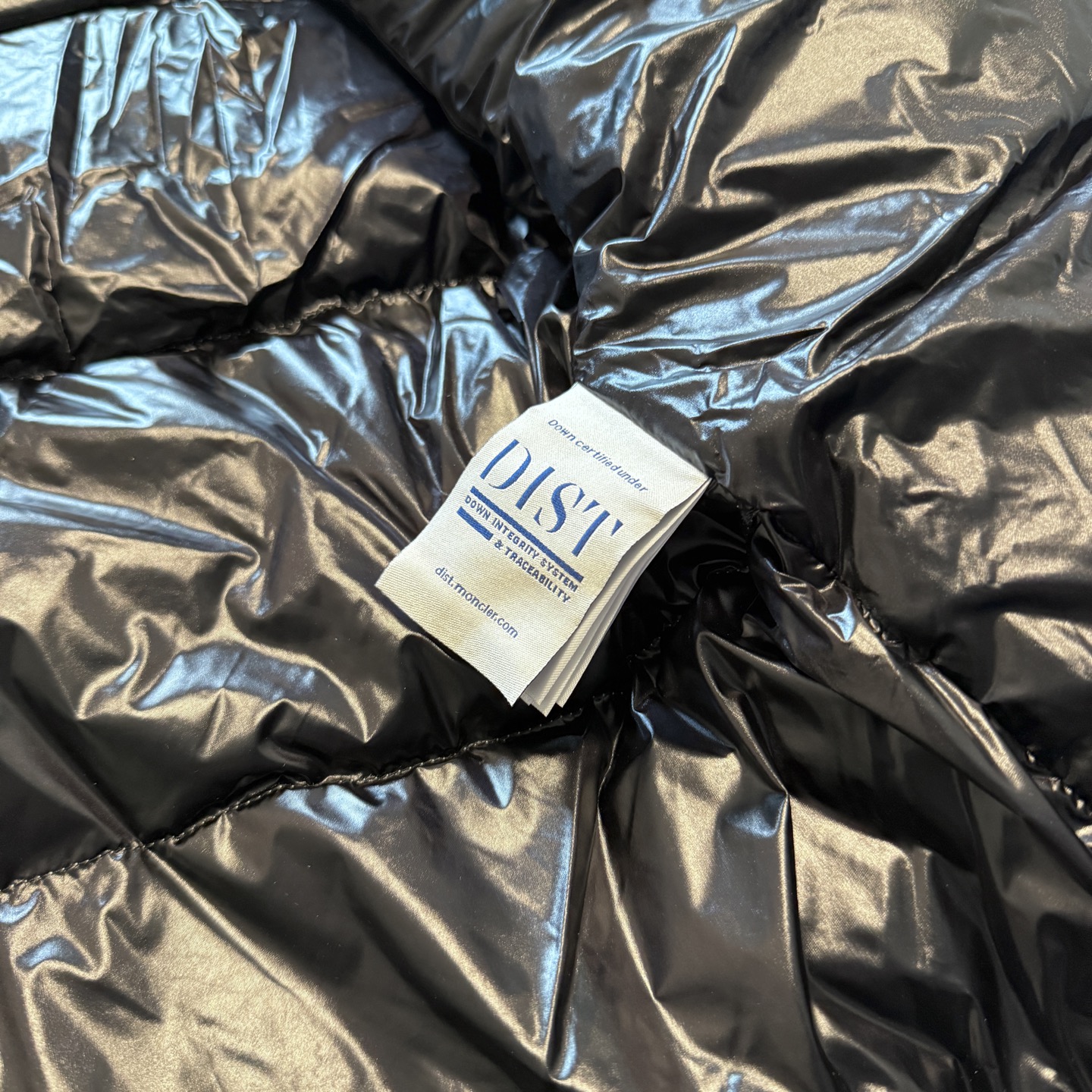 Madeira蒙口黒标短款羽绒服|軽量で暖かい機能性デザイン