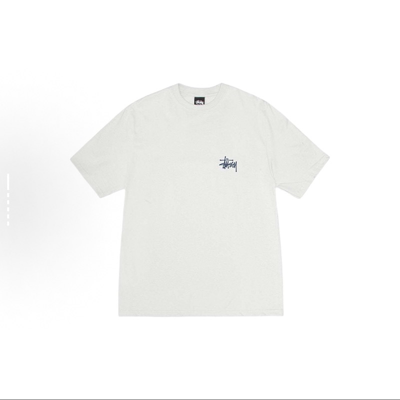 P40 STUSSY斯图西 SS25 背后英文印花短袖t恤男女同款 230克纯棉 正确版本与正品相同。区别市场通货。 颜色：黑色 白色 尺码：S -XXL