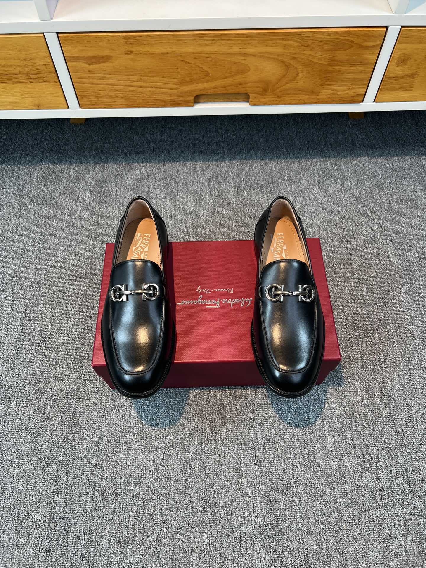 NO:556248,Ferragamo men's fine leather shoes, imported cowhide upper, water-dyed fetal cow lining, genuine leather outsole, standard code 39-44 (38.45 custom made, non-refundable and non-exchangeable), batch,,ferragamo,ferragamo,cowhide,Leather soles19860909菲拉格慕Ferragamo男士精品皮鞋,鞋面进口牛皮,水染胎牛内里,真皮大底,标准码39-44（38.45定做不退不换）,批,,ferragamo,ferragamo,cowhide,Leather soles,Men's shoes