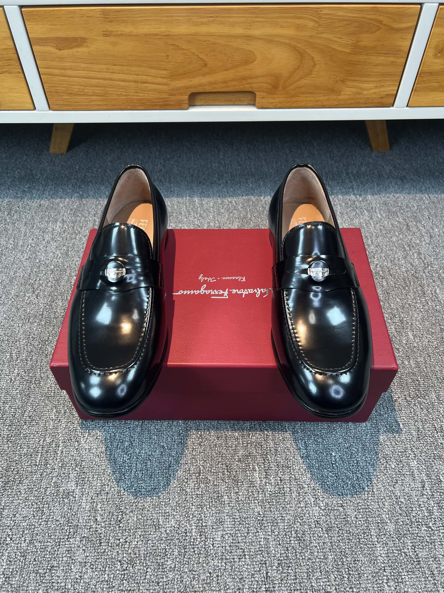 NO:280050,Ferragamo men's fine leather shoes, imported cowhide upper, water-dyeed cow lining, genuine leather soles, standard code 39-44 (38.45 custom made without return or exchange), batch, ferragamo, ferragamo, cowhide, Leather soles19860909菲拉格慕Ferragamo男士精品皮鞋,鞋面进口牛皮,水染胎牛内里,真皮大底,标准码39-44（38.45定做不退不换）,批,,ferragamo,ferragamo,cowhide,Leather soles,Men's shoes