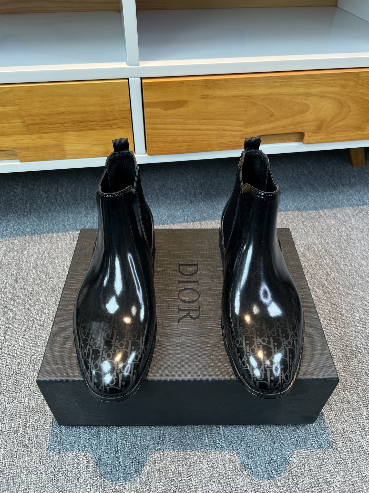 NO:270855,Dior Dior men's fine Chelsea boots, upper letters polished color and beads/cowhide, imported water dyed cowhide inner lining, imported genuine leather sole, top quality, welcome to compare, size 39-44 (38.45 custom made without return or exchange) batch, dior, dior, boots, cowhide, Leather soles19860909迪奥Dior男士精品切尔西靴,鞋面字母擦色开边珠/牛皮,进口水染牛皮内里,进口真皮大底,顶级品质,欢迎对比,码数39-44（38.45定做不退不换）批,,dior,dior,boots,cowhide,Leather soles,Men's shoes