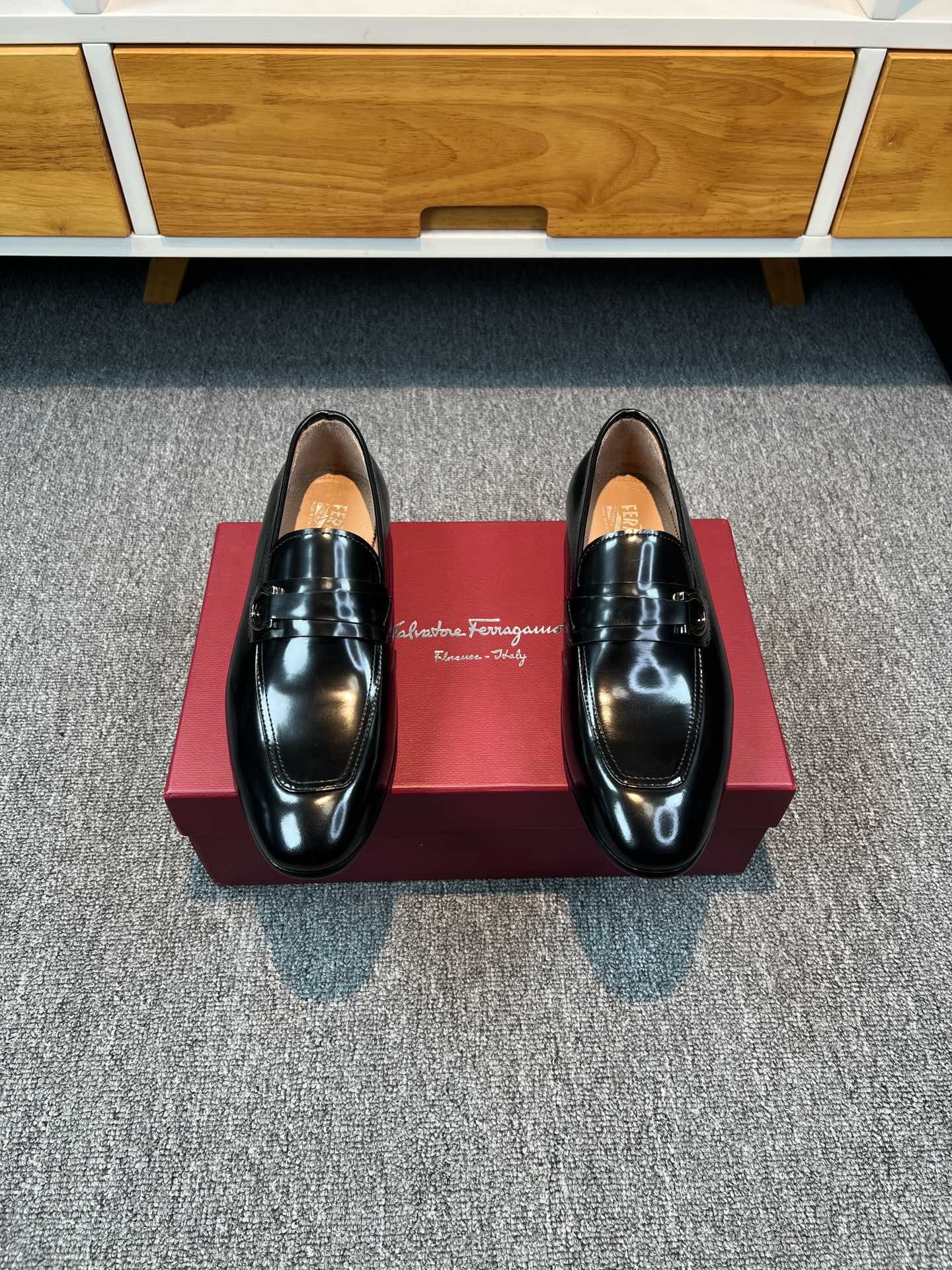 NO:280228,Ferragamo men's fine leather shoes, imported upper beaded cowhide, water dyed cowhide inner lining, genuine leather sole, standard size 39-44 (39.45 custom made without return or exchange), batch, ferragamo, ferragamo, cowhide, Leather soles19860909菲拉格慕Ferragamo男士精品皮鞋,鞋面进口开边珠牛皮,水染牛皮内里,真皮大底,标准码39-44（39.45定做不退不换）,批,,ferragamo,ferragamo,cowhide,Leather soles,Men's shoes