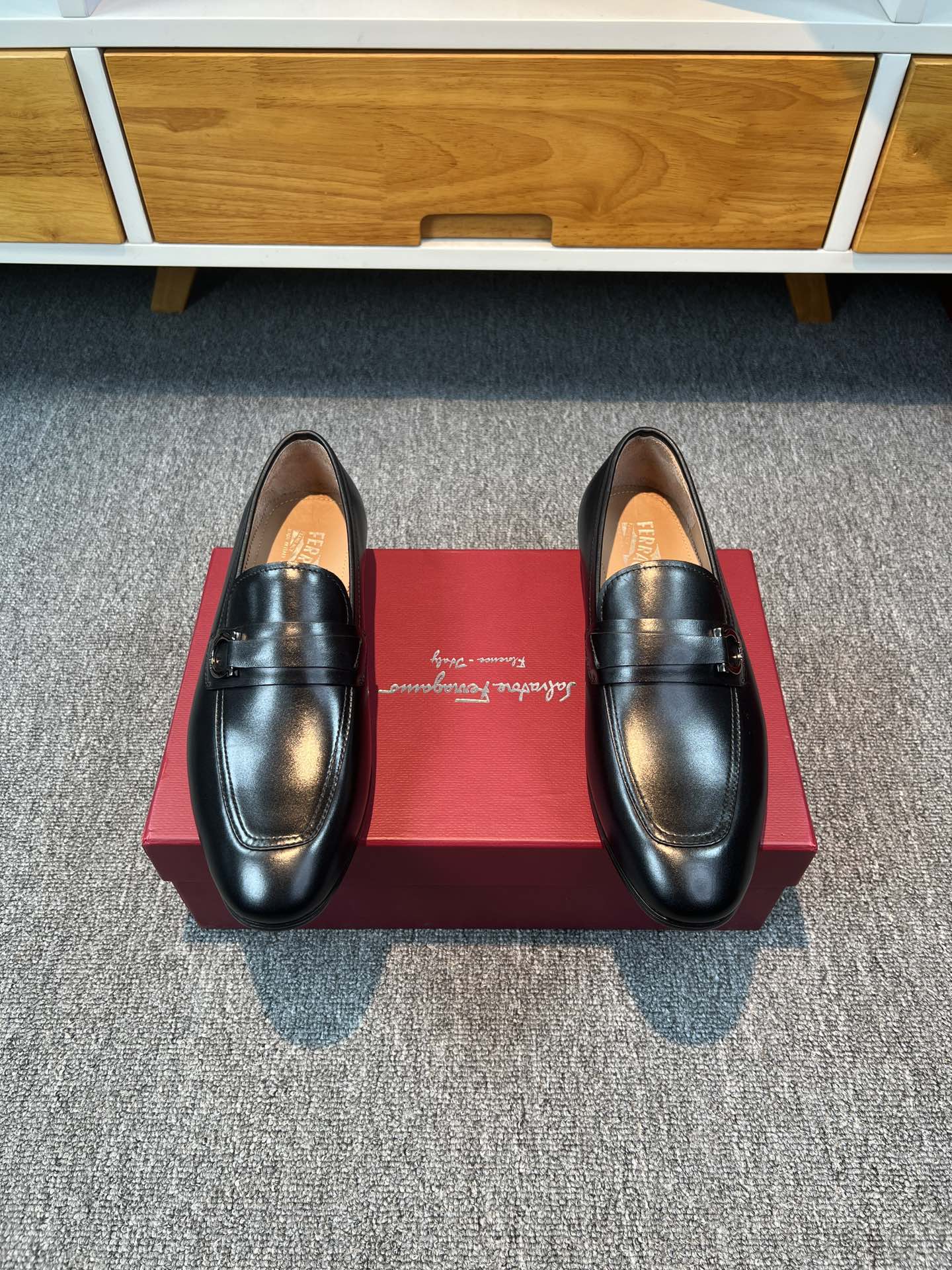 NO:280224,Ferragamo men's fine leather shoes, imported cowhide upper, water-dyed cowhide inner lining, genuine leather sole, standard size 39-44 (38.45 custom made without return or exchange), batch, ferragamo, ferragamo, cowhide, Leather soles19860909菲拉格慕Ferragamo男士精品皮鞋,鞋面进口牛皮,水染牛皮内里,真皮大底,标准码39-44（38.45定做不退不换）,批,,ferragamo,ferragamo,cowhide,Leather soles,Men's shoes