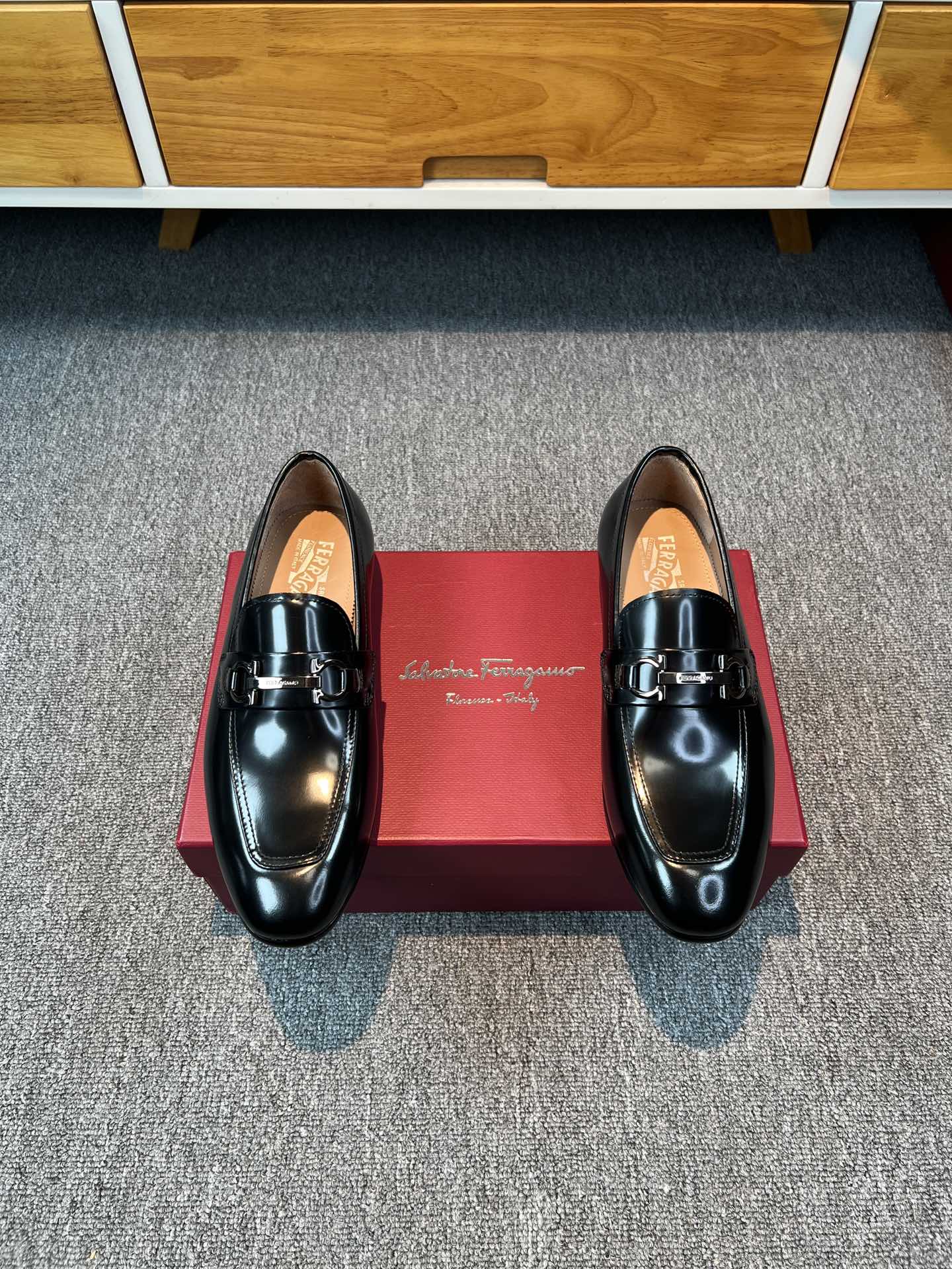 NO:280236,Ferragamo men's fine leather shoes, imported upper beaded cowhide, water dyed cowhide inner lining, genuine leather sole, standard code 39-44 (38.45 custom made without return or exchange), batch, ferragamo, ferragamo, cowhide, Leather soles19860909菲拉格慕Ferragamo男士精品皮鞋,鞋面进口开边珠牛皮,水染牛皮内里,真皮大底,标准码39-44（38.45定做不退不换）,批,,ferragamo,ferragamo,cowhide,Leather soles,Men's shoes