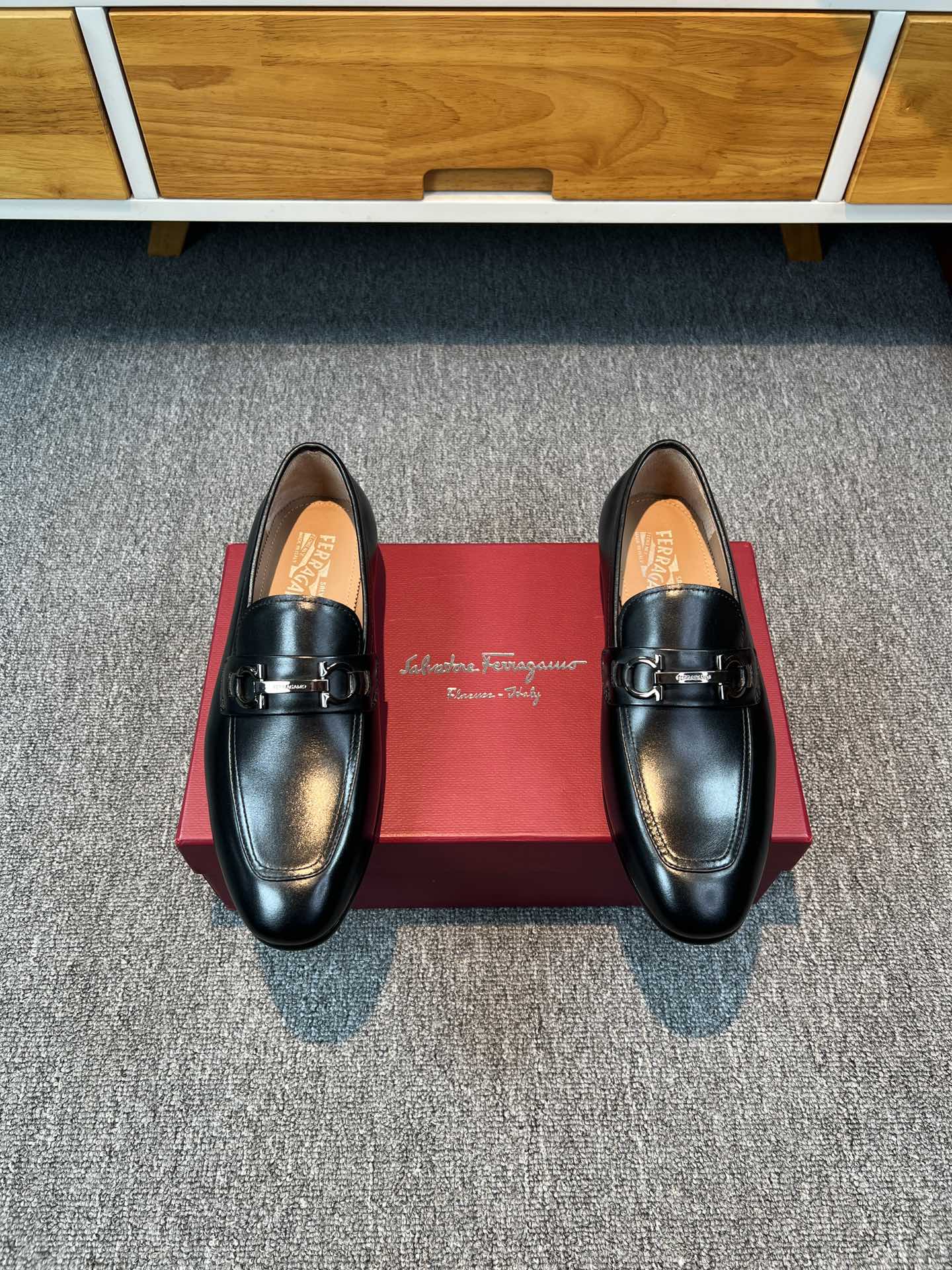 NO:280232,Ferragamo men's fine leather shoes, imported cowhide upper, water-dyed cowhide inner lining, genuine leather sole, standard size 39-44 (38.45 custom made without return or exchange), batch, ferragamo, ferragamo, cowhide, Leather soles19860909菲拉格慕Ferragamo男士精品皮鞋,鞋面进口牛皮,水染牛皮内里,真皮大底,标准码39-44（38.45定做不退不换）,批,,ferragamo,ferragamo,cowhide,Leather soles,Men's shoes