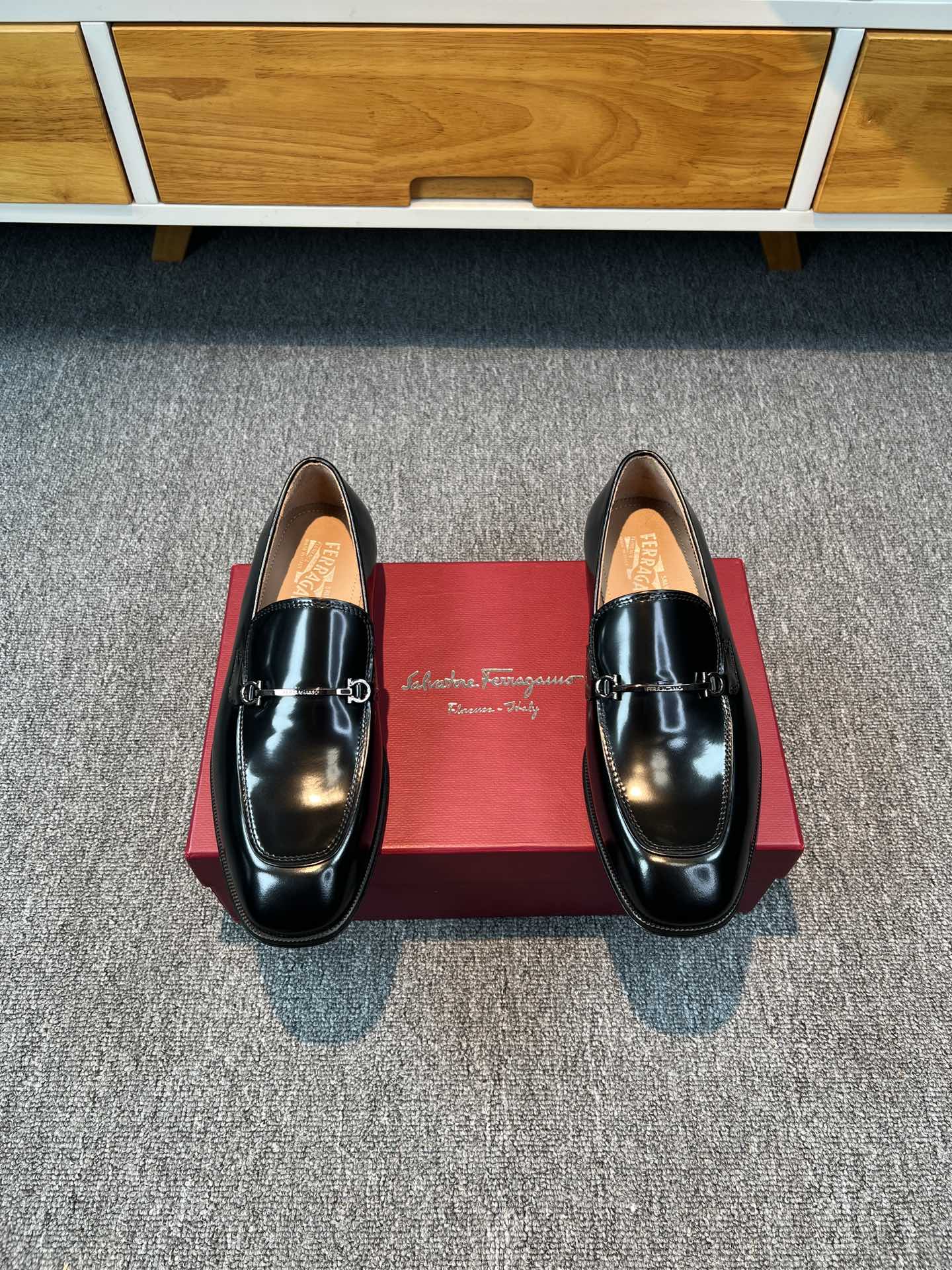 NO:272603,Ferragamo men's fine leather shoes, imported upper beaded cowhide, water dyed cowhide inner lining, genuine leather sole, standard code 39-44 (38.45 custom made without return or exchange), batch, ferragamo, ferragamo, cowhide, Leather soles19860909菲拉格慕Ferragamo男士精品皮鞋,鞋面进口开边珠牛皮,水染牛皮内里,真皮大底,标准码39-44（38.45定做不退不换）,批,,ferragamo,ferragamo,cowhide,Leather soles,Men's shoes