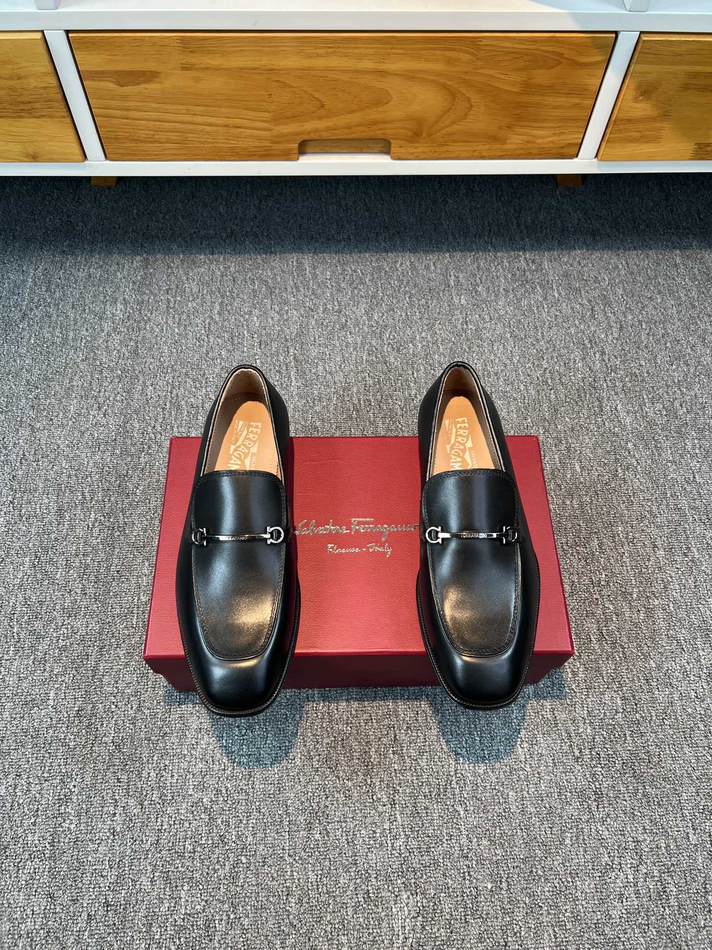 NO:272601,Ferragamo men's fine leather shoes, imported cowhide upper, water-dyed cowhide inner lining, genuine leather sole, standard size 39-44 (38.45 custom made without return or exchange), batch, ferragamo, ferragamo, cowhide, Leather soles19860909菲拉格慕Ferragamo男士精品皮鞋,鞋面进口牛皮,水染牛皮内里,真皮大底,标准码39-44（38.45定做不退不换）,批,,ferragamo,ferragamo,cowhide,Leather soles,Men's shoes