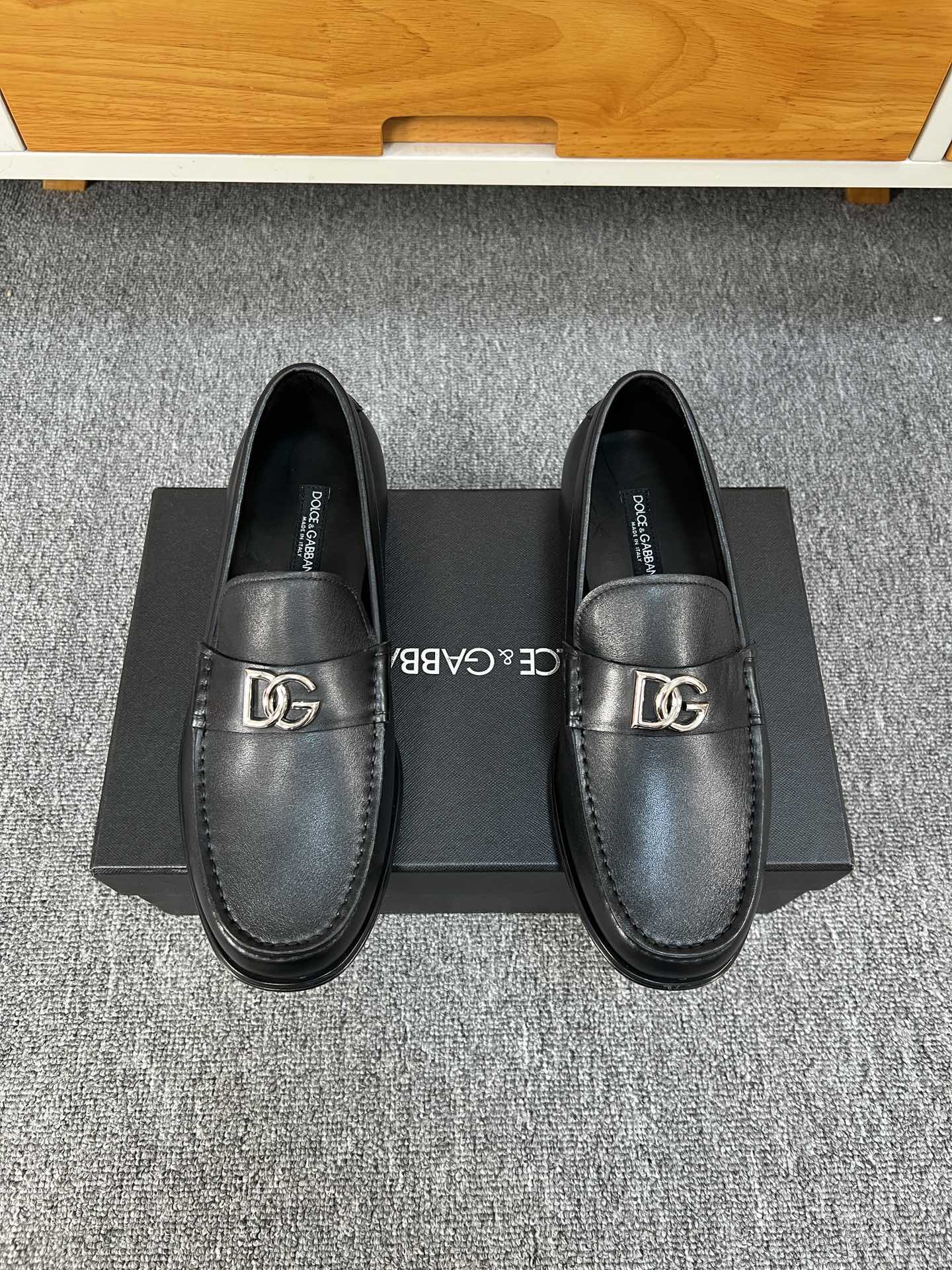 NO:272614,Dolce & Gabban~D&* New counters are available for men's boutique leather shoes, with the upper edge beads/cowhides, dyed cowhide inner lining, genuine leather sole, top quality!  Code number 39-44 (38.45.46 custom made without return or exchange) batch, Dolce & Gabbana, cowhide, Leather soles19860909杜嘉班～D&* 新款专柜同步发售男士精品皮鞋,鞋面进开边珠/牛皮,本染牛皮内里,真皮大底,顶级品质！码数39-44（38.45.46定做不退不换）批,,Dolce&Gabbana,cowhide,Leather soles,Men's shoes