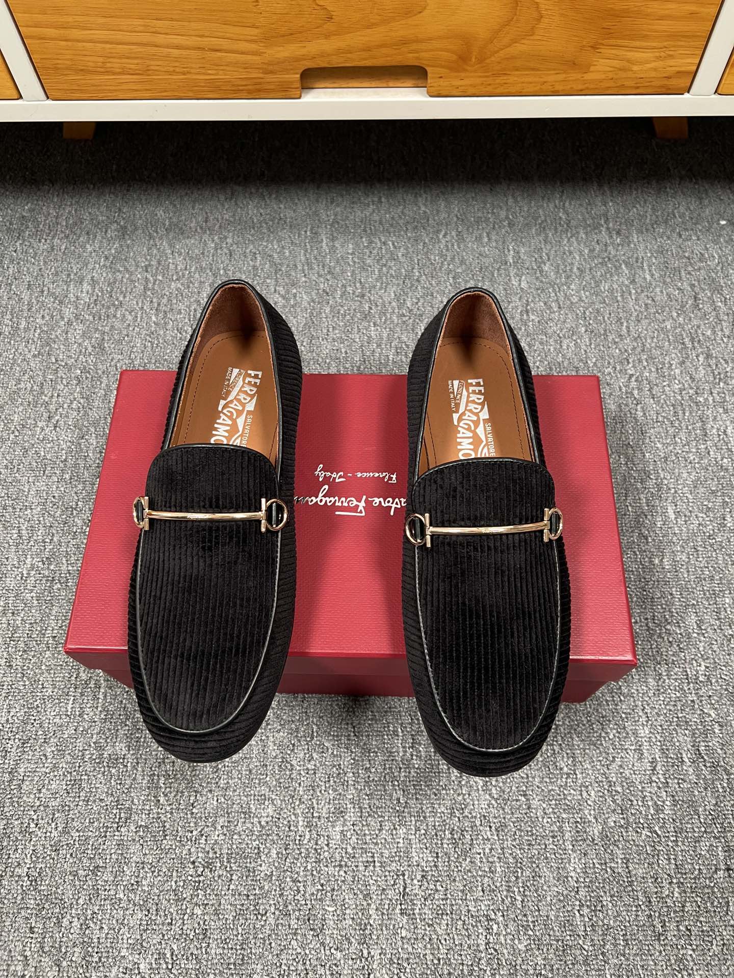 NO:272608,Ferragam* New counters are available for sale at the same time for men's fine leather shoes, with imported corduroy for the upper, dyed cowhide inner lining, genuine leather sole, top quality!  Code number 39-44 (38.45.46 custom made without return or exchange) batch, ferragamo, cowhide, Leather soles19860909菲拉格~ Ferragam* 新款专柜同步发售男士精品皮鞋,鞋面精选用料进口灯芯绒,本染牛皮内里,真皮大底,顶级品质！码数39-44（38.45.46定做不退不换）批,,ferragamo,cowhide,Leather soles,Men's shoes