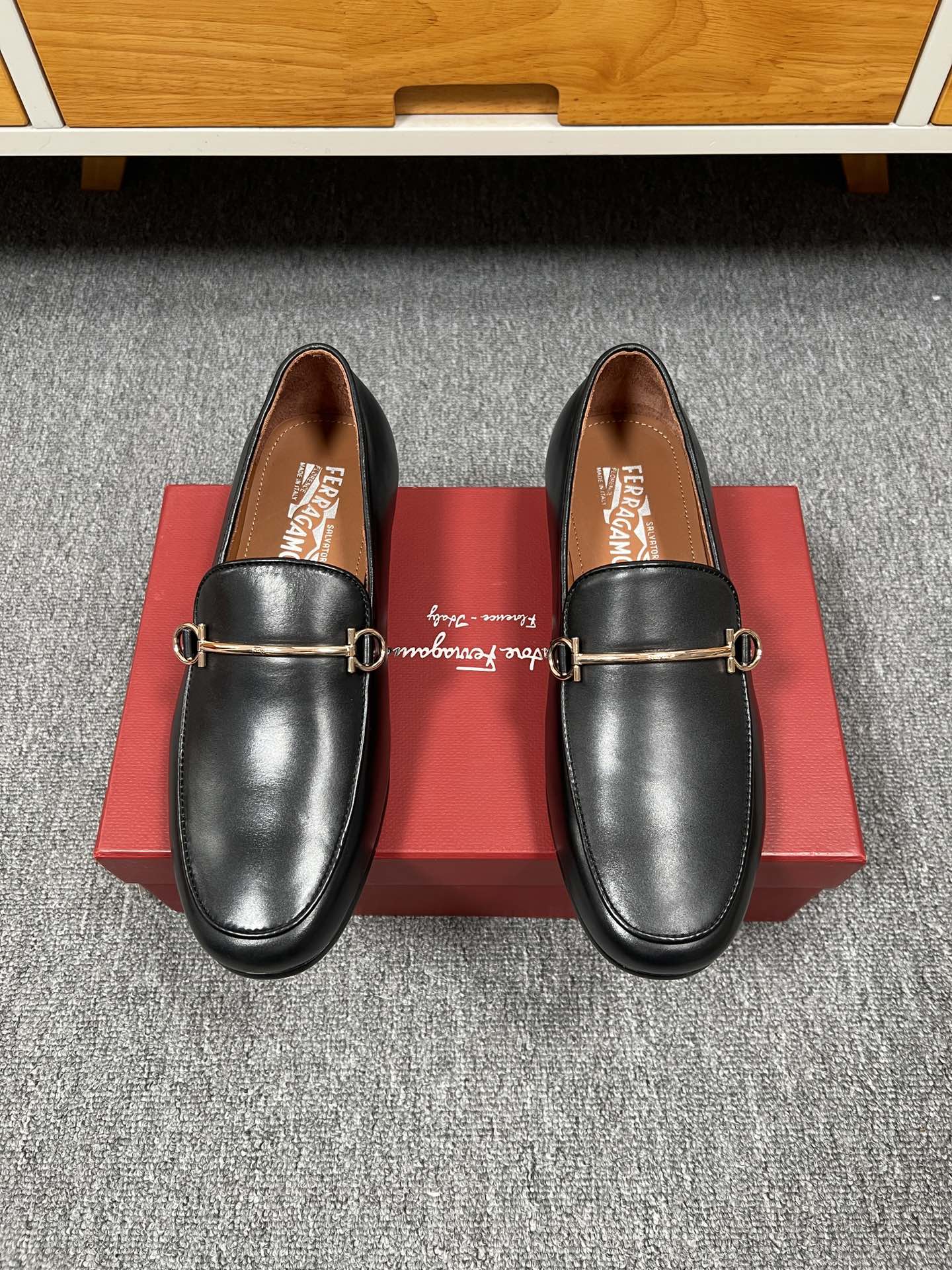 NO:272607,Ferragam* New counters are available for sale at the same time for men's fine leather shoes, with imported cowhides, dyed cowhide inner lining, genuine leather sole, top quality!  Code number 39-44 (38.45.46 custom made without return or exchange) batch, ferragamo, cowhide, Leather soles19860909菲拉格~ Ferragam* 新款专柜同步发售男士精品皮鞋,鞋面精选用料进口牛皮,本染牛皮内里,真皮大底,顶级品质！码数39-44（38.45.46定做不退不换）批,,ferragamo,cowhide,Leather soles,Men's shoes