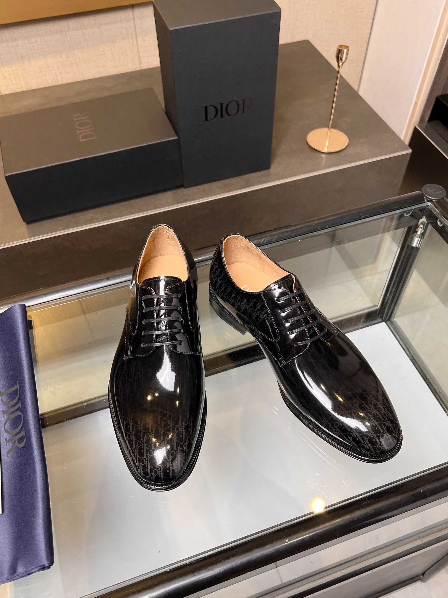 NO:274036,Dio~Di* Hot selling men's boutique!  A craftsmanship and modern work, the highest version on the market!  Strong toughness, resistance to folding and not easy to deform, durable, ultimate art, excellent practice!  Timeless derby shoes reflect classic elegance. The elegant appearance is matched with a slender style. The imported material is selected from black shiny cowhide leather, decorated with gradient effect Oblique print. The inner foot pads are all made of top-quality sweat-absorbing and breathable cowhide, and genuine leather soles with non-slip rubber. Comfortable and light, elegant and exquisite, and can be matched with various suits. Standard leather shoe size 3944 (38.45.46 can be customized), dior, business suit, cowhide, Leather soles19860909Dio～迪* 热卖款男士精品！匠心干练摩登之作,市面最高版本！韧性强耐折不易变形,经久耐穿,极致艺术,过硬做法！ Timeless 德比鞋体现经典的优雅气质.高雅的外观搭配修长的版型,精选进口材料黑色亮面牛皮革面,饰以渐变效果 Oblique 印花.内里垫脚均采用顶级吸汗透气牛皮,真皮大底皮革鞋底搭配防滑橡胶.舒适轻盈,高雅精致,可搭配各式西装.标准皮鞋码3944(38.45.46可定做),,dior,business suit,cowhide,Leather soles,Men's shoes