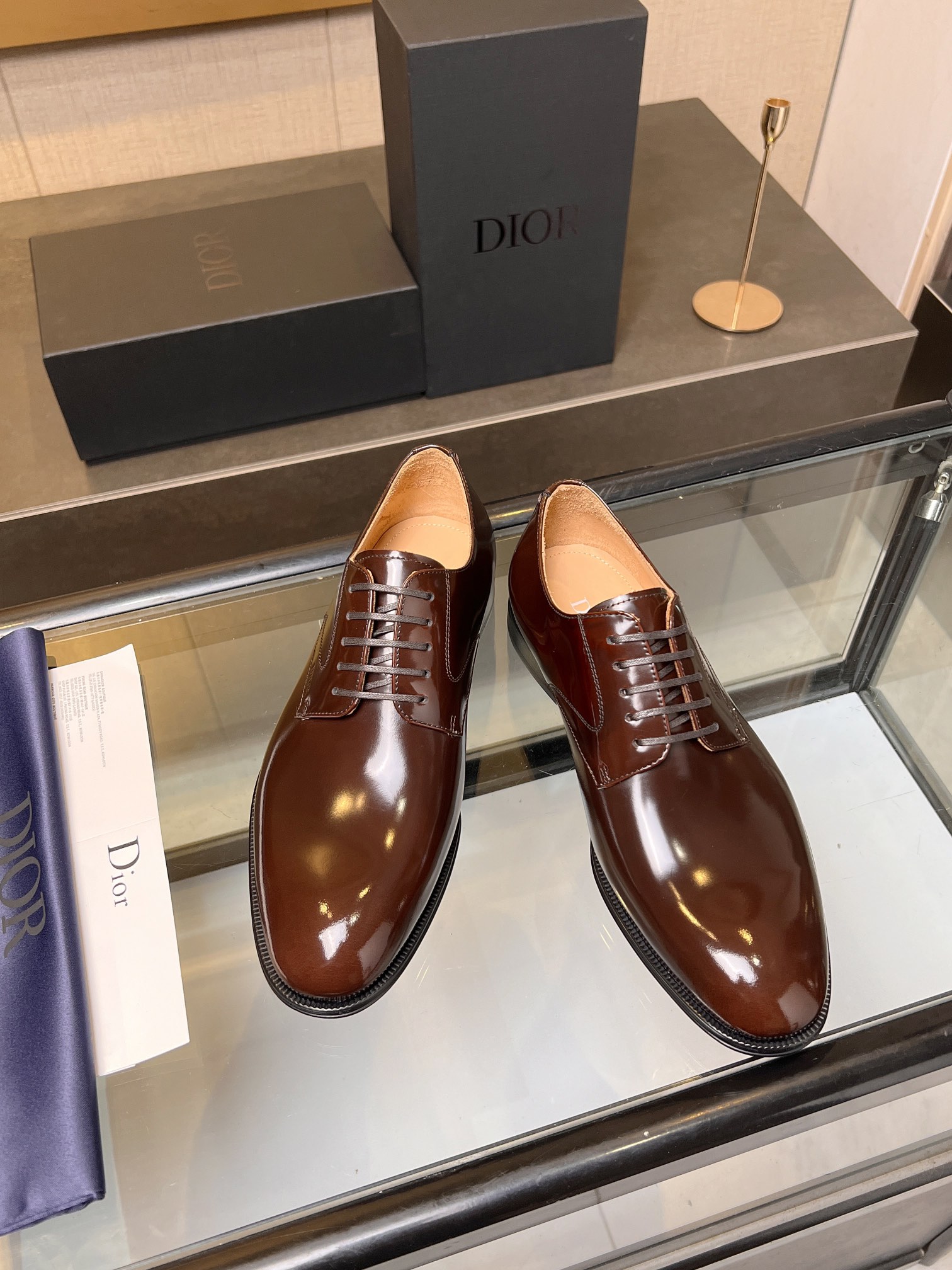 NO:274039,Dio~Di* Hot selling men's boutique!  A craftsmanship and modern work, the highest version on the market!  Strong toughness, resistance to folding and not easy to deform, durable, ultimate art, excellent practice!  Timeless Derby shoes reflect classic elegance. The elegant appearance is matched with a slender style. The imported materials are selected for dark brown glossy cowhide leather. The inner foot pads are all made of top sweat-absorbing and breathable cowhide. The leather sole is paired with non-slip rubber. Comfortable and light, elegant and exquisite, and can be matched with various suits. Standard leather shoe size 3944 (38.45.46 can be customized), dior, business suit, cowhide, Leather soles19860909Dio～迪* 热卖款男士精品！匠心干练摩登之作,市面最高版本！韧性强耐折不易变形,经久耐穿,极致艺术,过硬做法！ Timeless 德比鞋体现经典的优雅气质.高雅的外观搭配修长的版型,精选进口材料深棕色亮面牛皮革面,内里垫脚均采用顶级吸汗透气牛皮,真皮大底皮革鞋底搭配防滑橡胶.舒适轻盈,高雅精致,可搭配各式西装.标准皮鞋码3944(38.45.46可定做),,dior,business suit,cowhide,Leather soles,Men's shoes