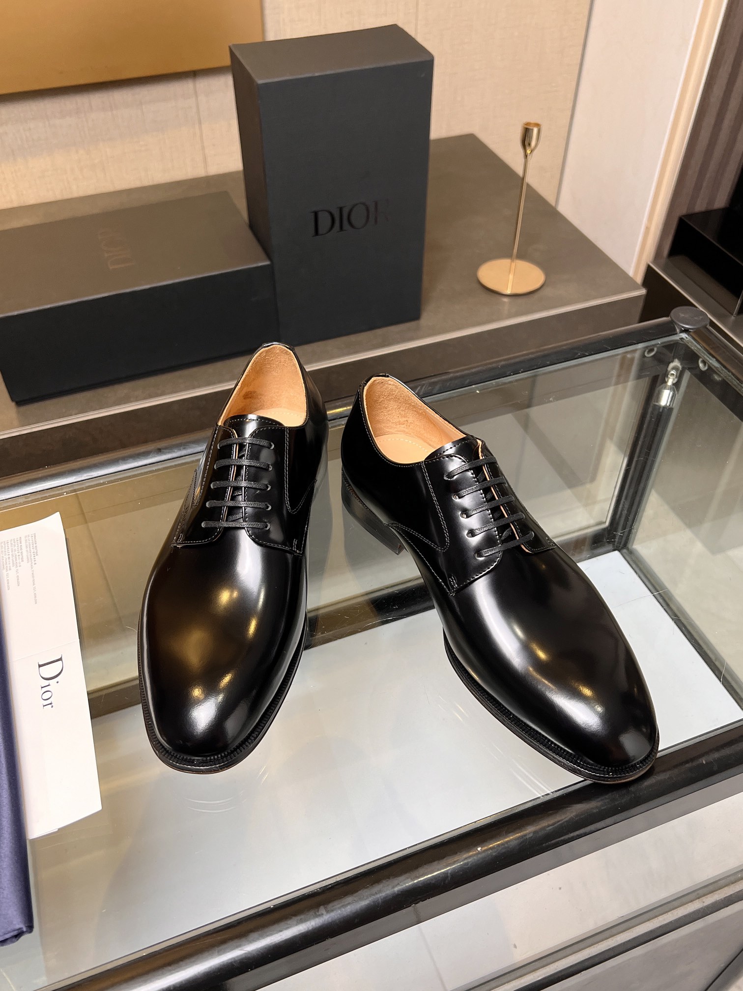 NO:274042,Dio~Di* Hot selling men's boutique!  A craftsmanship and modern work, the highest version on the market!  Strong toughness, resistance to folding and not easy to deform, durable, ultimate art, excellent practice!  Timeless derby shoes reflect classic elegance. The elegant appearance is matched with a slender style. The imported materials are selected from black shiny cowhide leather. The inner foot pads are all made of top-quality sweat-absorbing and breathable cowhide. The leather sole is paired with non-slip rubber. Comfortable and light, elegant and exquisite, and can be matched with various suits. Standard leather shoe size 3944 (38.45.46 can be customized), dior, business suit, cowhide, Leather soles19860909Dio～迪* 热卖款男士精品！匠心干练摩登之作,市面最高版本！韧性强耐折不易变形,经久耐穿,极致艺术,过硬做法！ Timeless 德比鞋体现经典的优雅气质.高雅的外观搭配修长的版型,精选进口材料黑色亮面牛皮革面,内里垫脚均采用顶级吸汗透气牛皮,真皮大底皮革鞋底搭配防滑橡胶.舒适轻盈,高雅精致,可搭配各式西装.标准皮鞋码3944(38.45.46可定做),,dior,business suit,cowhide,Leather soles,Men's shoes