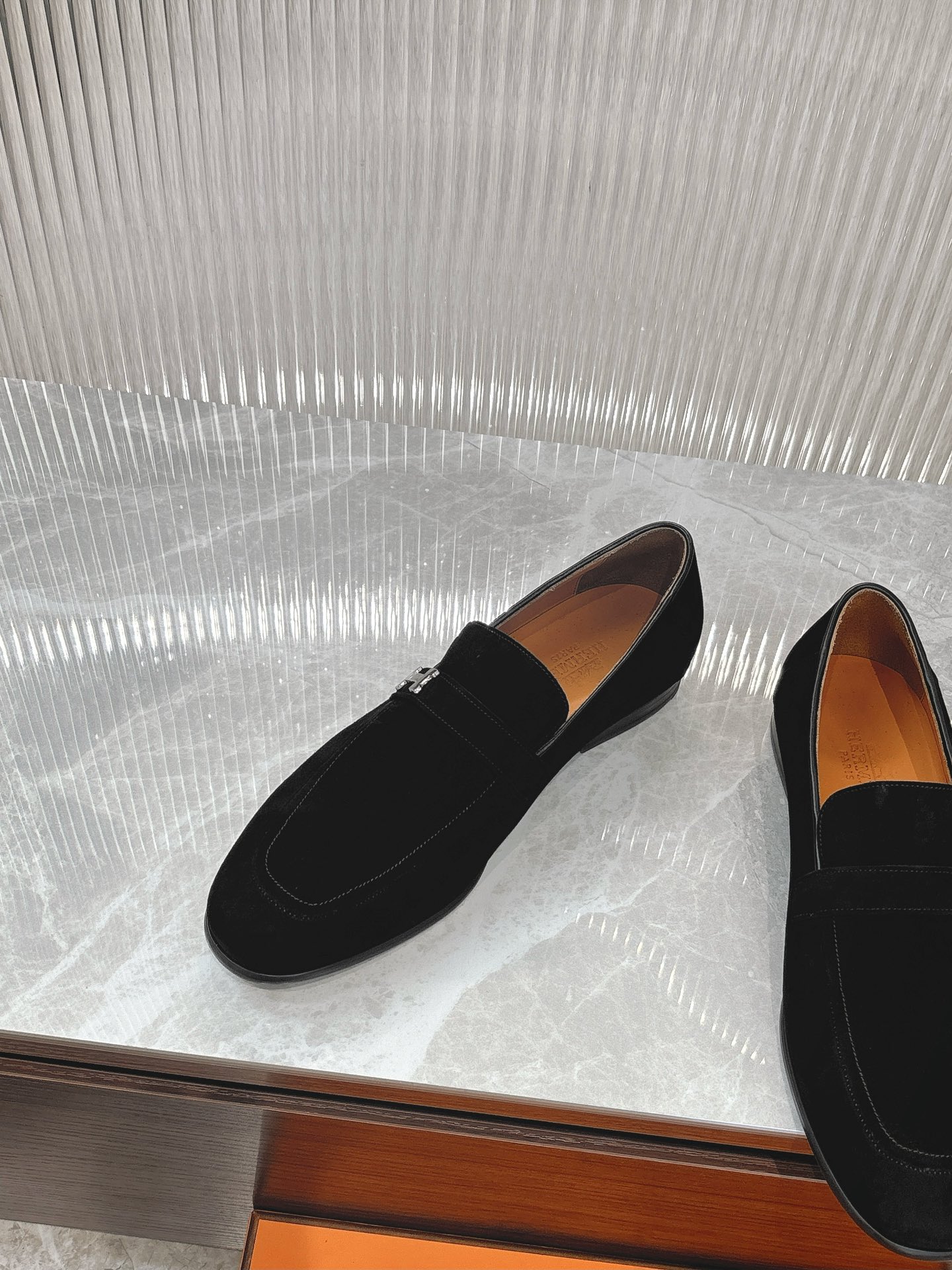 Elegant Men's Loafers by Hermès - Premium Leather, Durable & Comfortable 5 i1727647771 3391 7