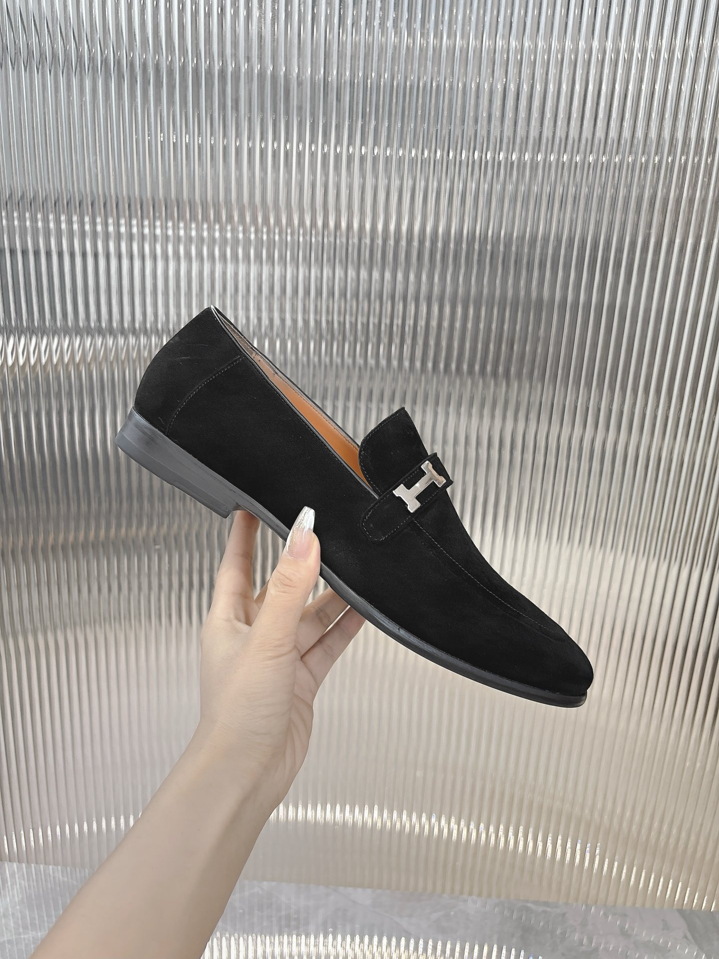 Elegant Men's Loafers by Hermès - Premium Leather, Durable & Comfortable 6 i1727647771 5785 3